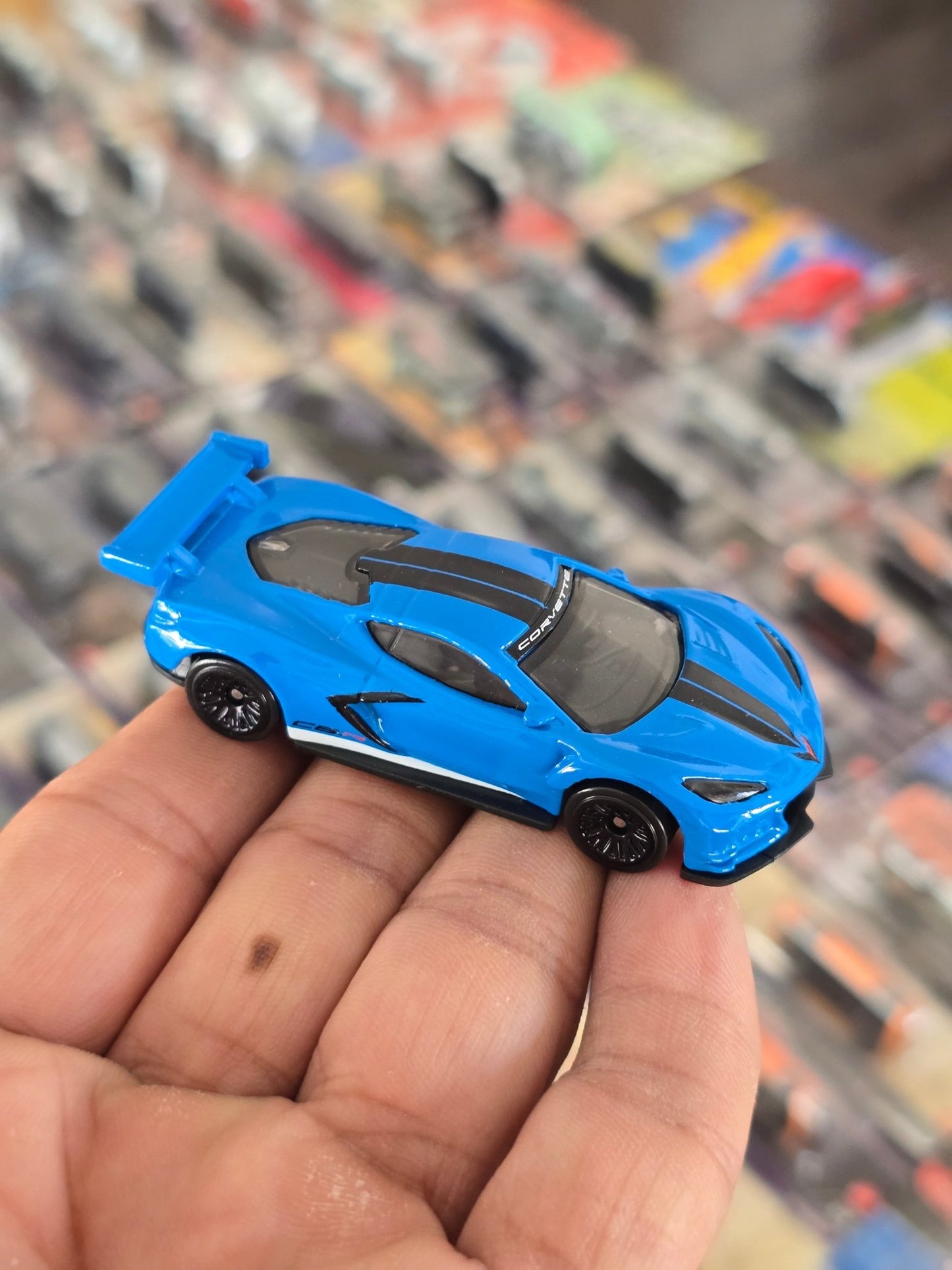 Hot Wheels Chevrolet Corvette C8.R (Uncarded) - Kinder Logs