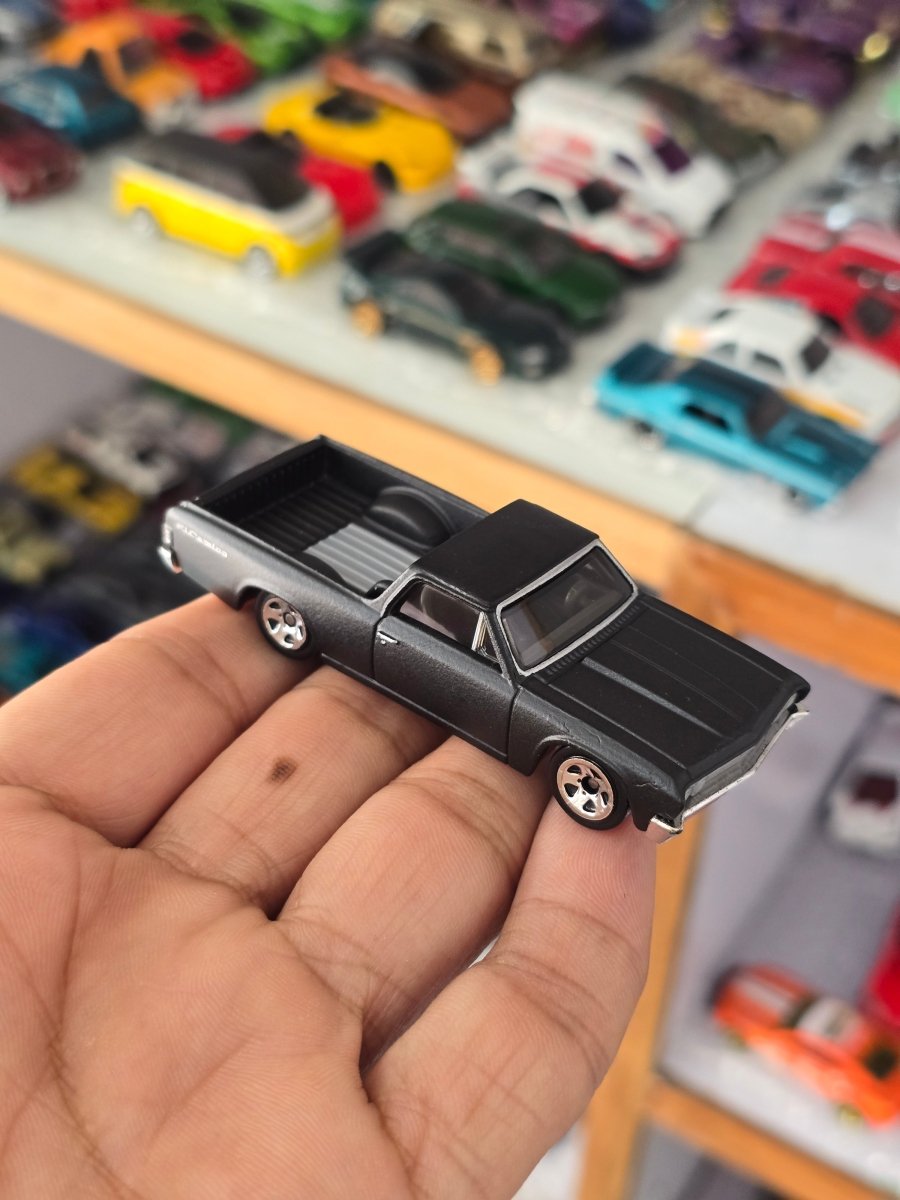 Hot Wheels Chevrolet El Camino - Fast And Furious (Uncarded) - Kinder Logs