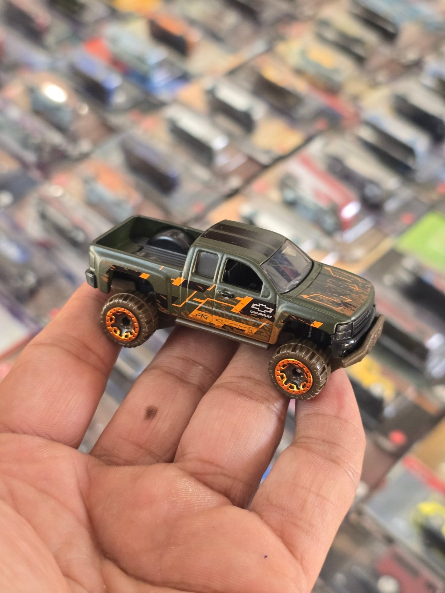 Hot Wheels Chevy Silverado Off - Road (Uncarded) - Kinder Logs