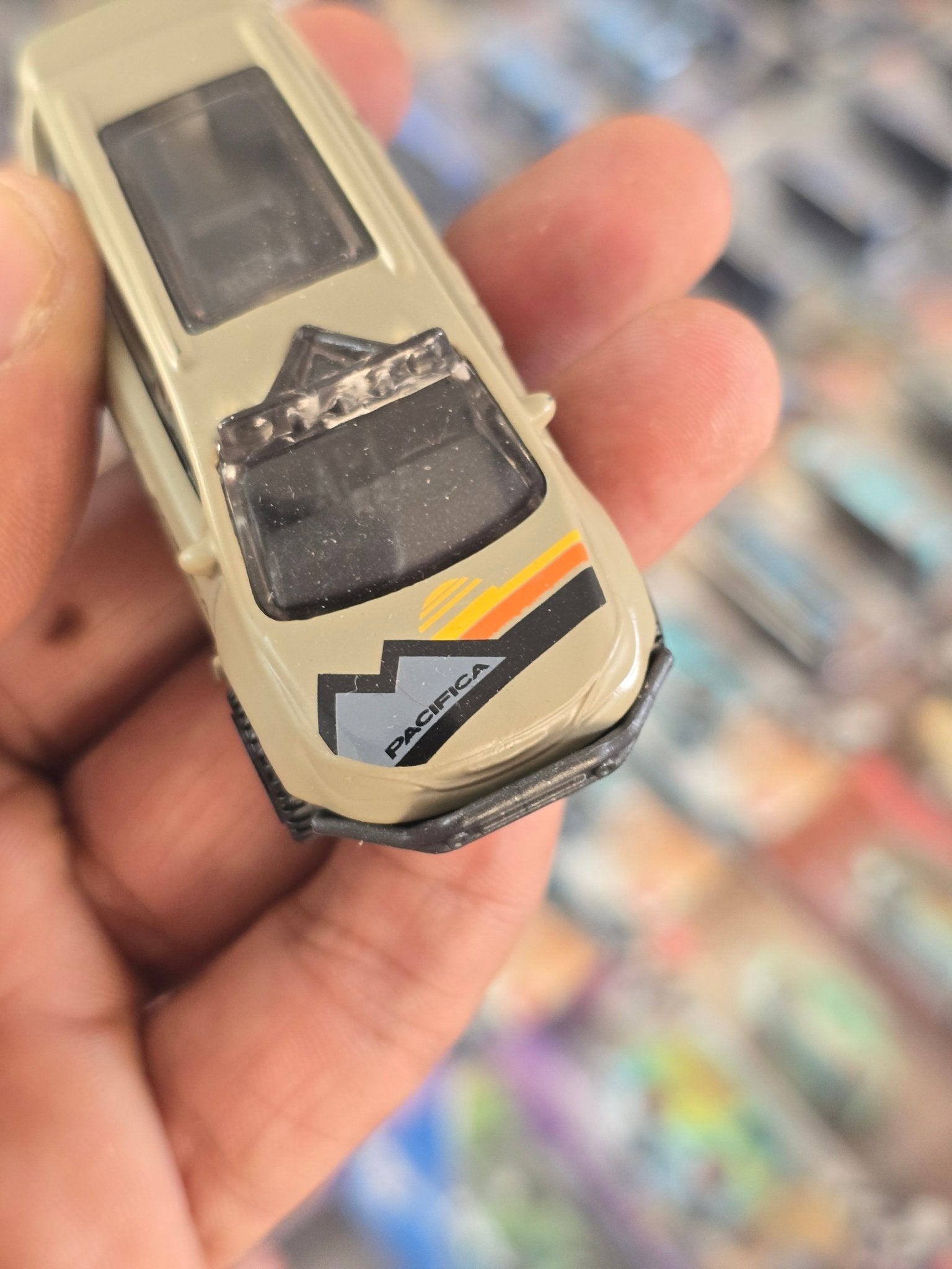 Hot Wheels Chrysler Pacifica Van (Uncarded) - Kinder Logs