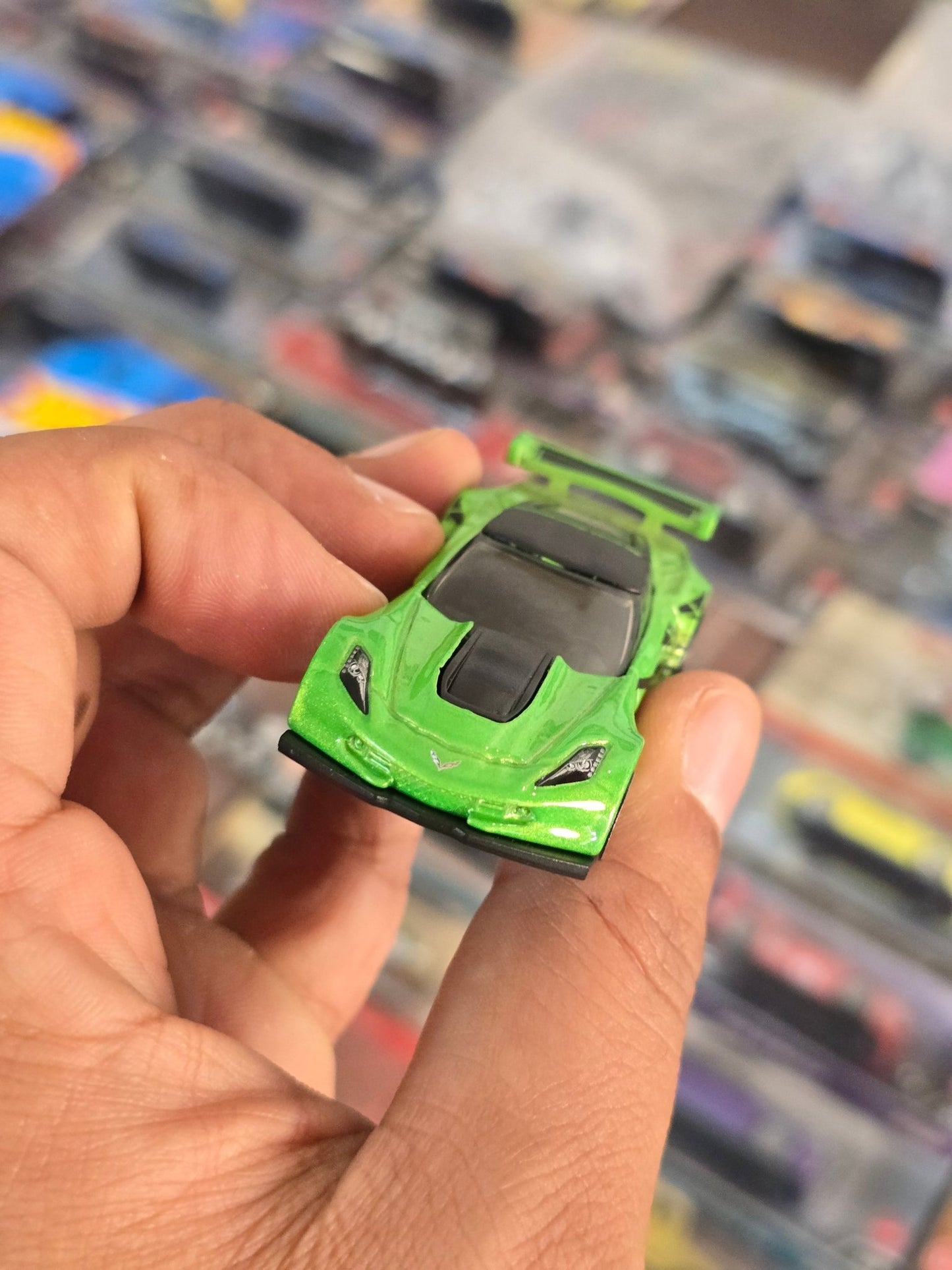 Hot Wheels Corvette C7.R Transformers - Green (Uncarded) - Kinder Logs