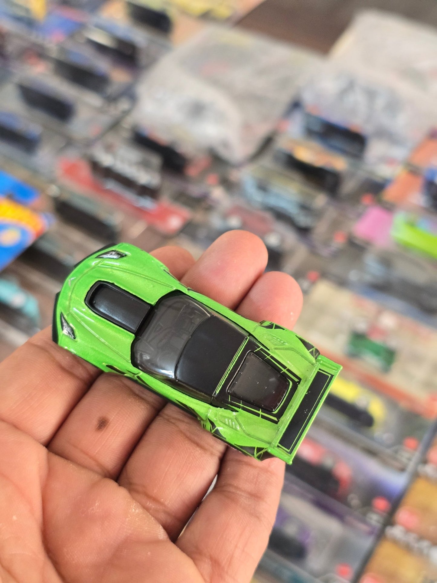 Hot Wheels Corvette C7.R Transformers - Green (Uncarded) - Kinder Logs