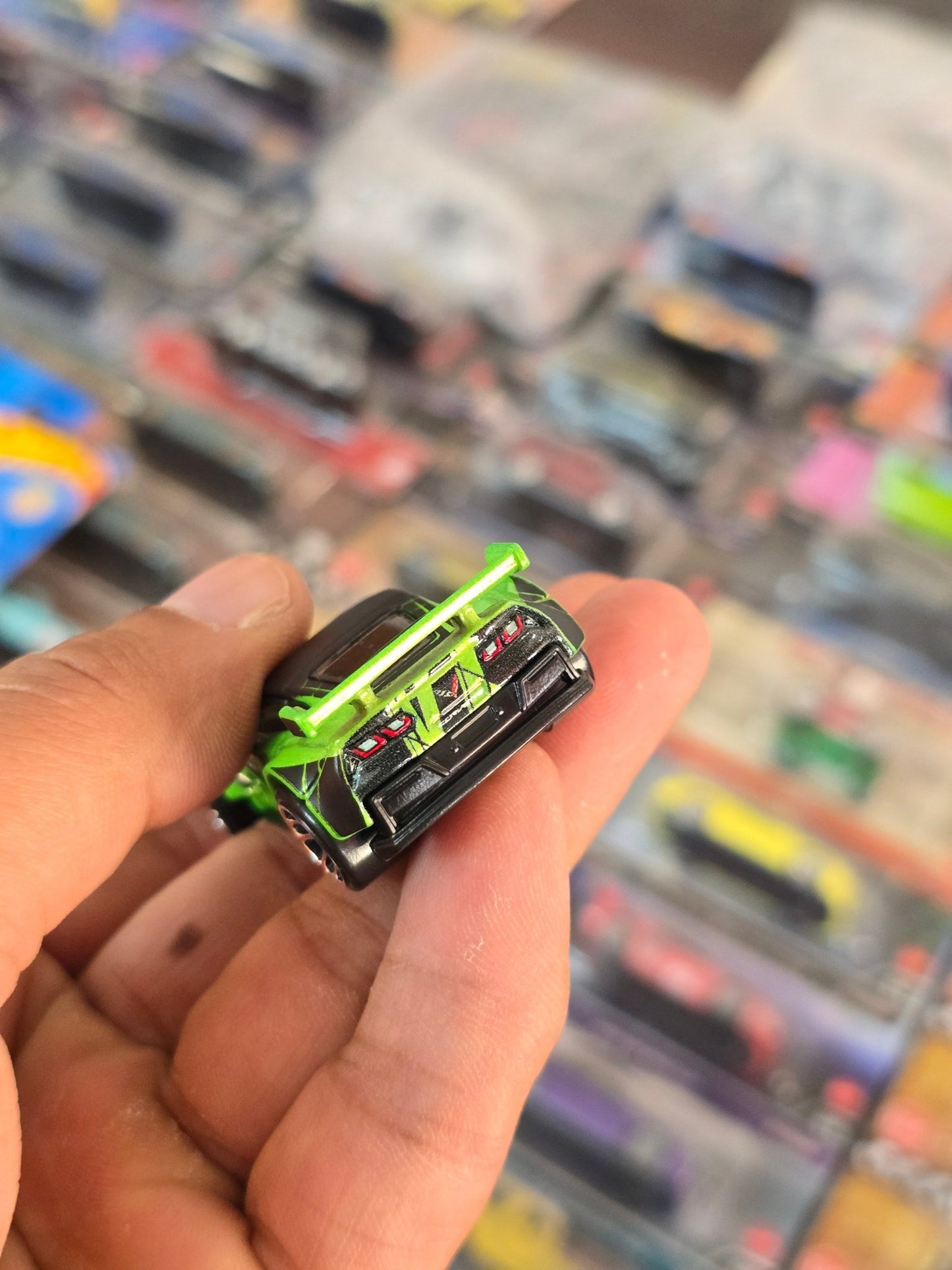 Hot Wheels Corvette C7.R Transformers - Green (Uncarded) - Kinder Logs
