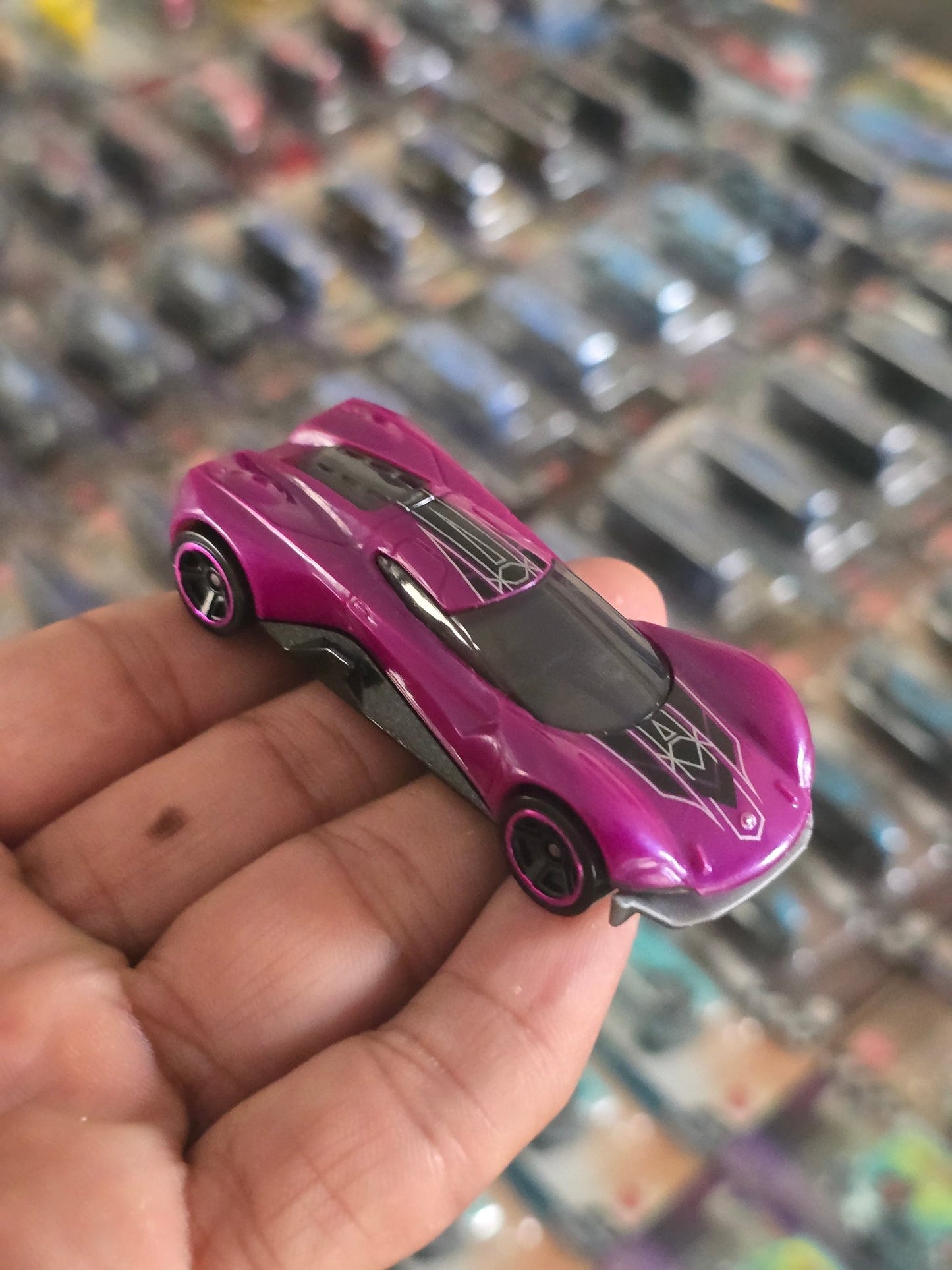 Hot Wheels Crescendo Sports Car (Uncarded) - Kinder Logs