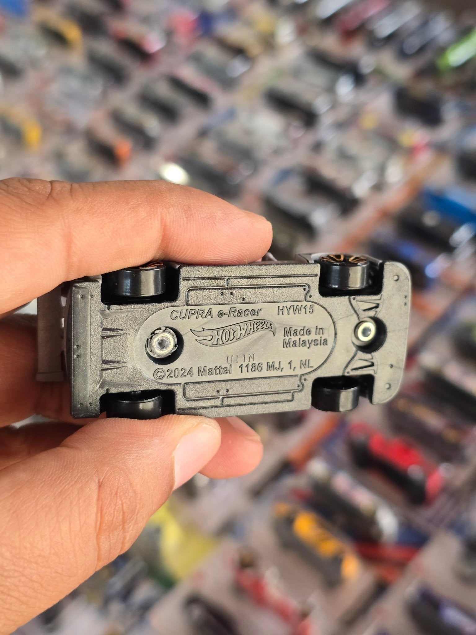 Hot Wheels CUPRA e - RACER - Grey (Uncarded) - Kinder Logs