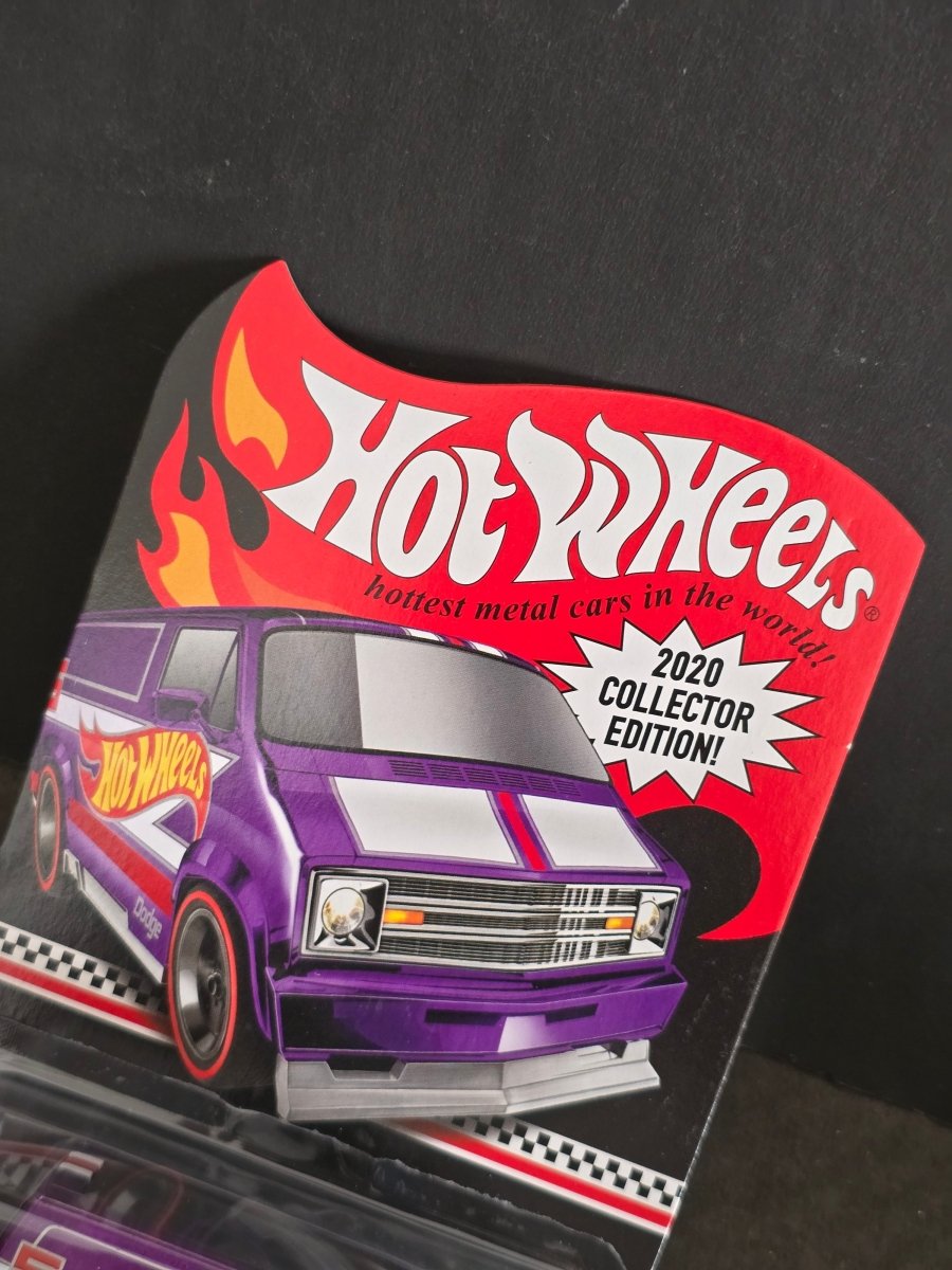Hot Wheels Custom 1977 Dodge Van - 2020 Collector Edition - Kinder Logs
