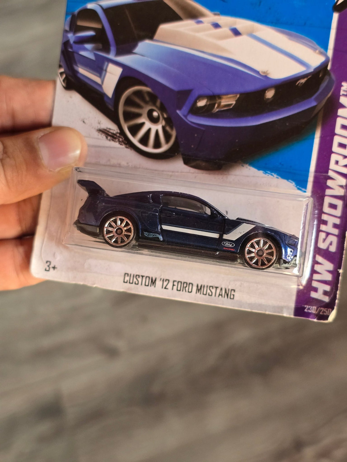 Hot Wheels Custom 2012 Ford Mustang - HW Showroom (2012 Imported) - Kinder Logs