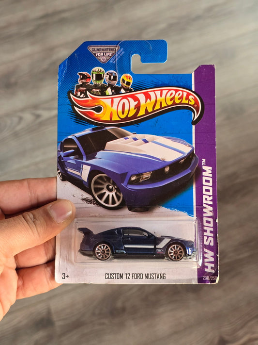Hot Wheels Custom 2012 Ford Mustang - HW Showroom (2012 Imported) - Kinder Logs