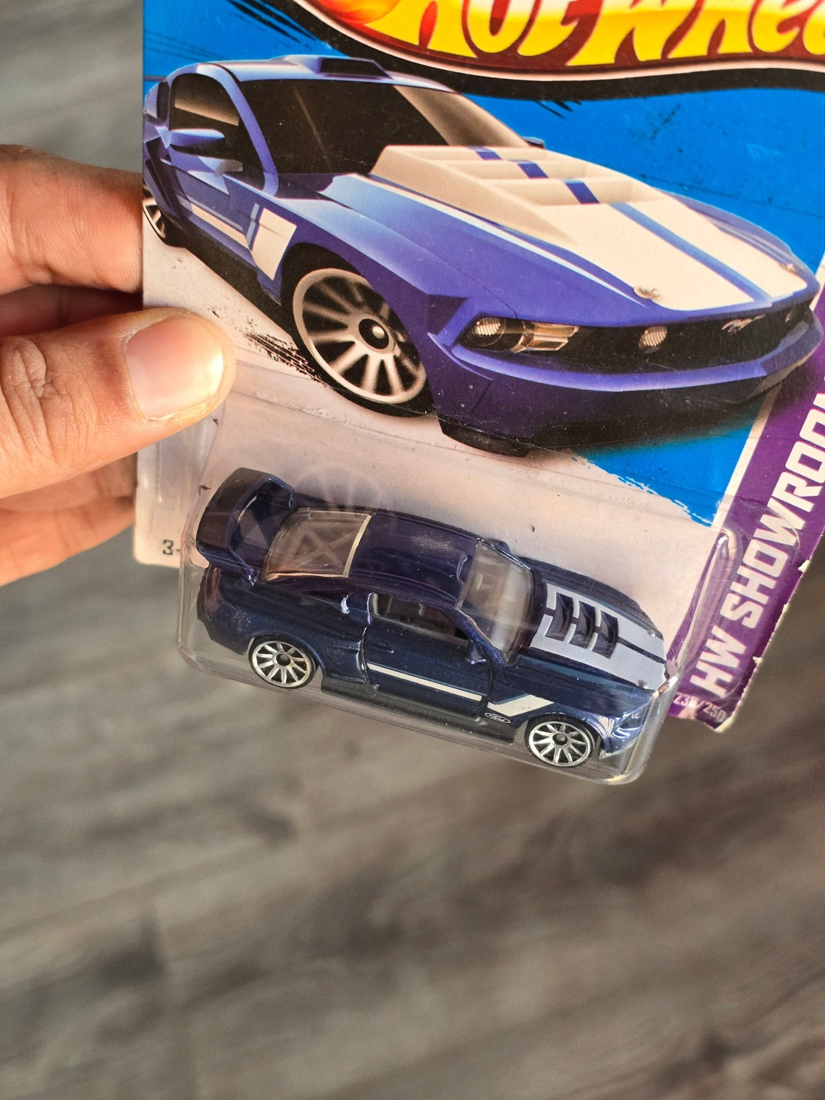 Hot Wheels Custom 2012 Ford Mustang - HW Showroom (2012 Imported) - Kinder Logs