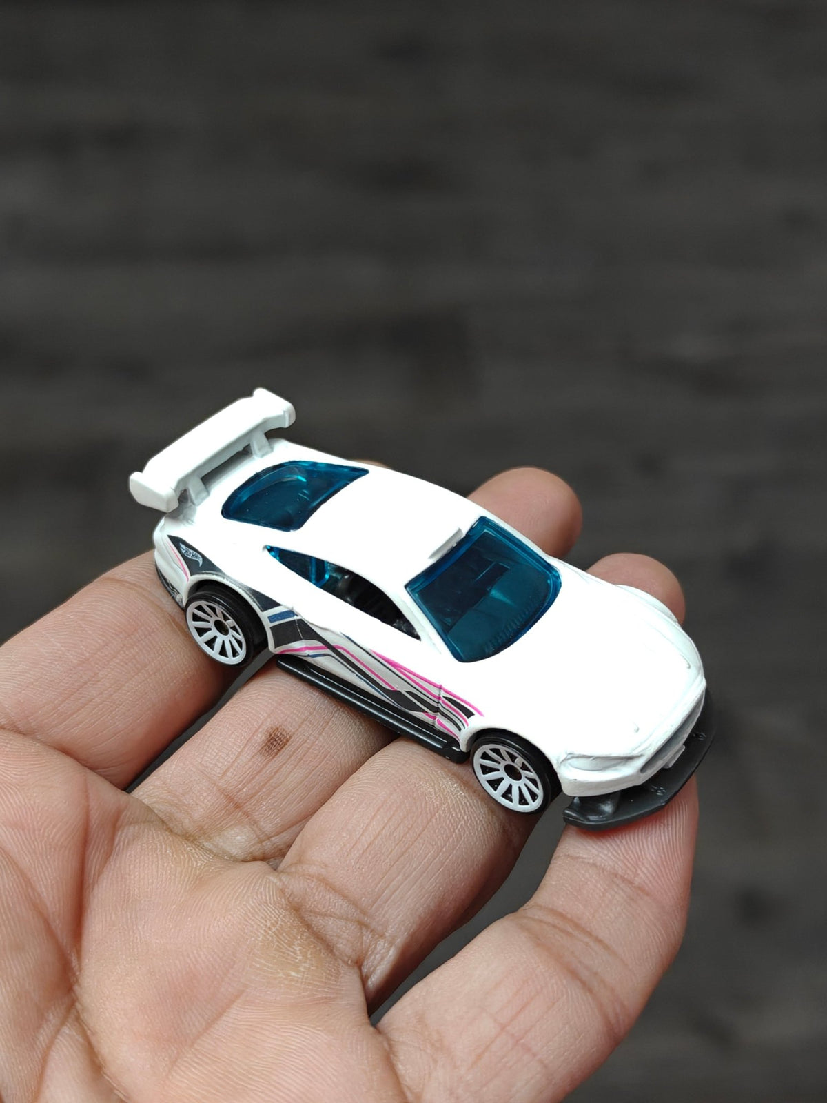Hot Wheels Custom 2018 Ford Mustang GT - White (Pre - Owned) - Kinder Logs