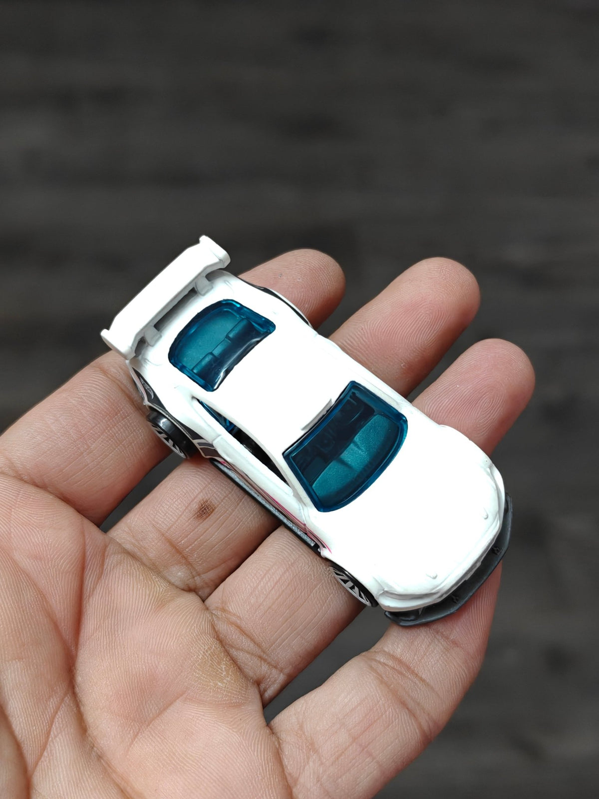Hot Wheels Custom 2018 Ford Mustang GT - White (Pre - Owned) - Kinder Logs