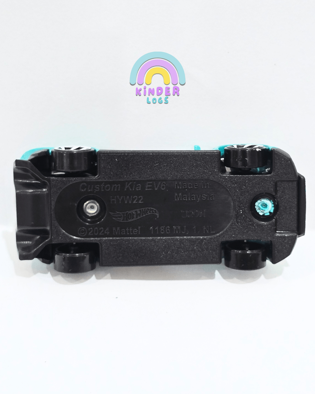 Hot Wheels Custom Kia EV6 (Uncarded) - Kinder Logs