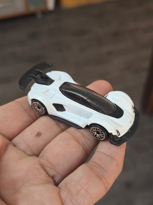 Hot Wheels CZinger 21C - White (Uncarded - New) - Kinder Logs