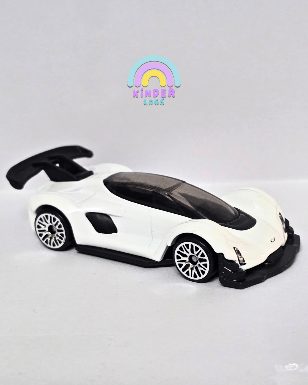 Hot Wheels CZinger 21C - White (Uncarded - New) - Kinder Logs