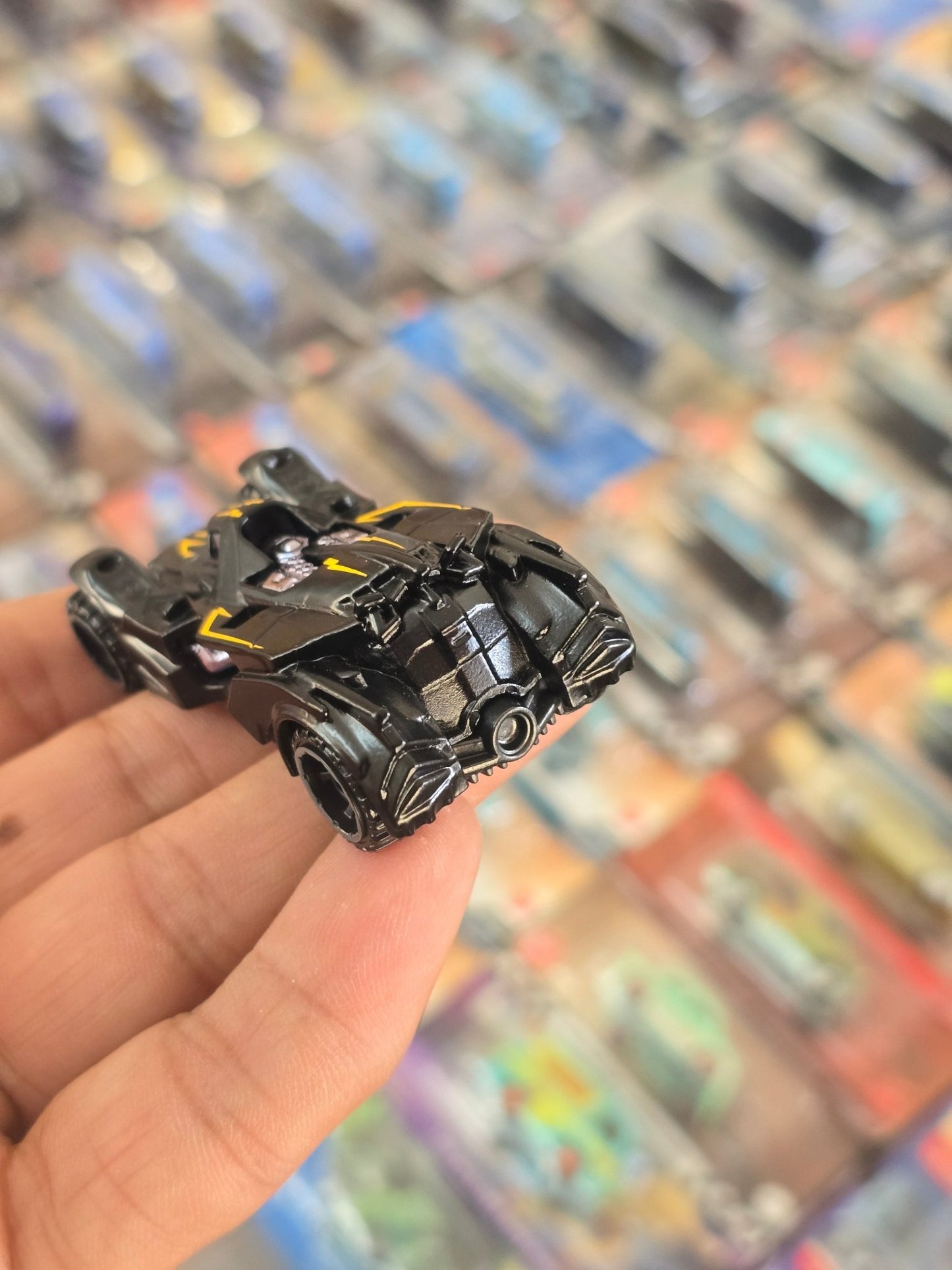 Hot Wheels DC Batman Arkham Knight Batmobile (Uncarded) - Kinder Logs