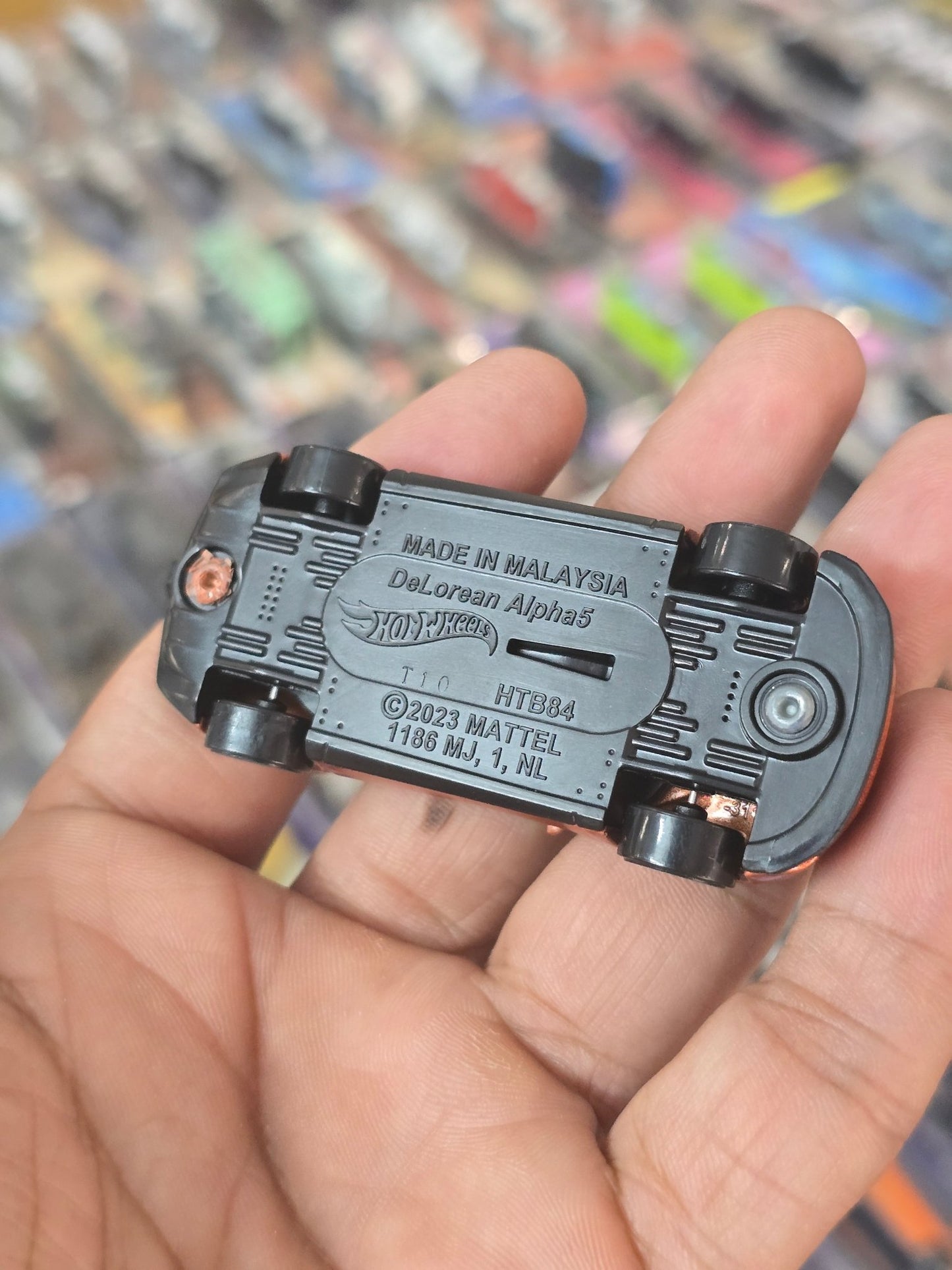 Hot Wheels DeLorean Alpha 5 - Orange (Uncarded) - Kinder Logs