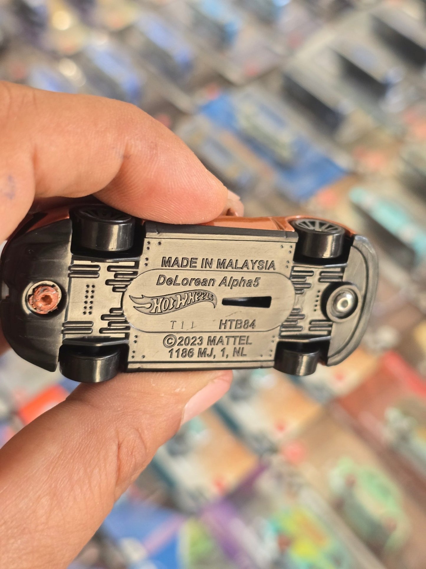 Hot Wheels DeLorean Alphas 5 - Orange (Uncarded) - Kinder Logs