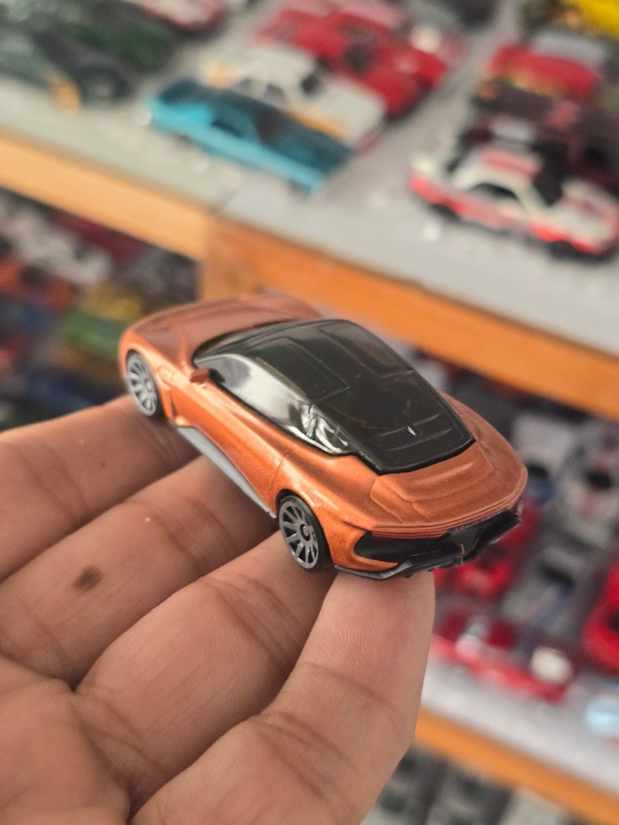 Hot Wheels DeLorean Alphas - Orange (Uncarded) - Kinder Logs