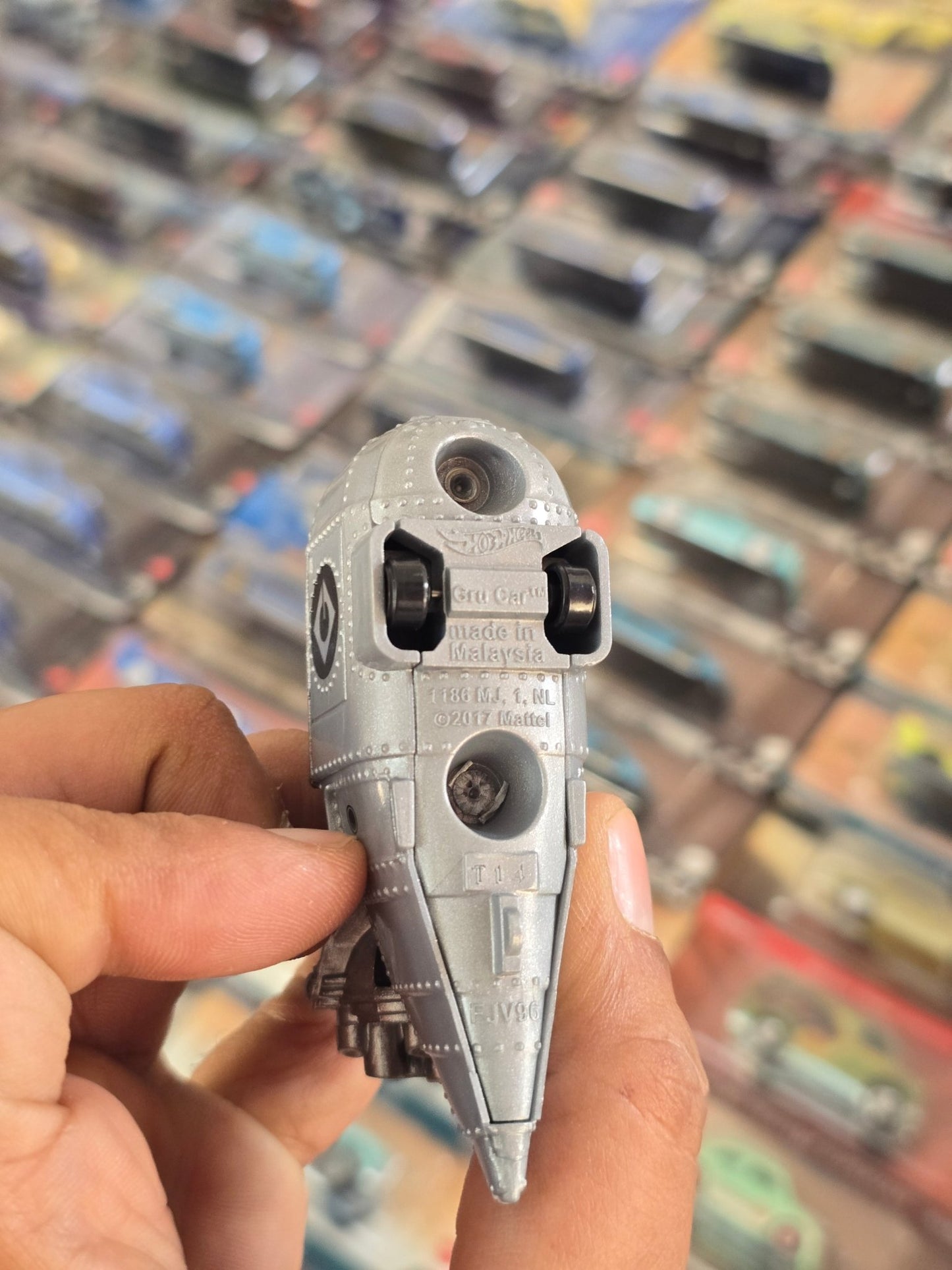 Hot Wheels Despicable Me Minions Grumobile (Uncarded) - Kinder Logs