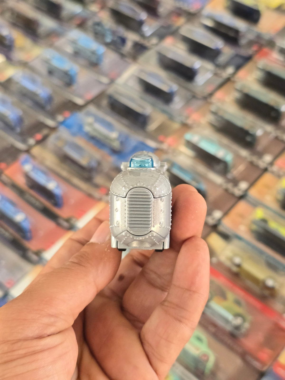 Hot Wheels Despicable Me Minions Grumobile (Uncarded) - Kinder Logs