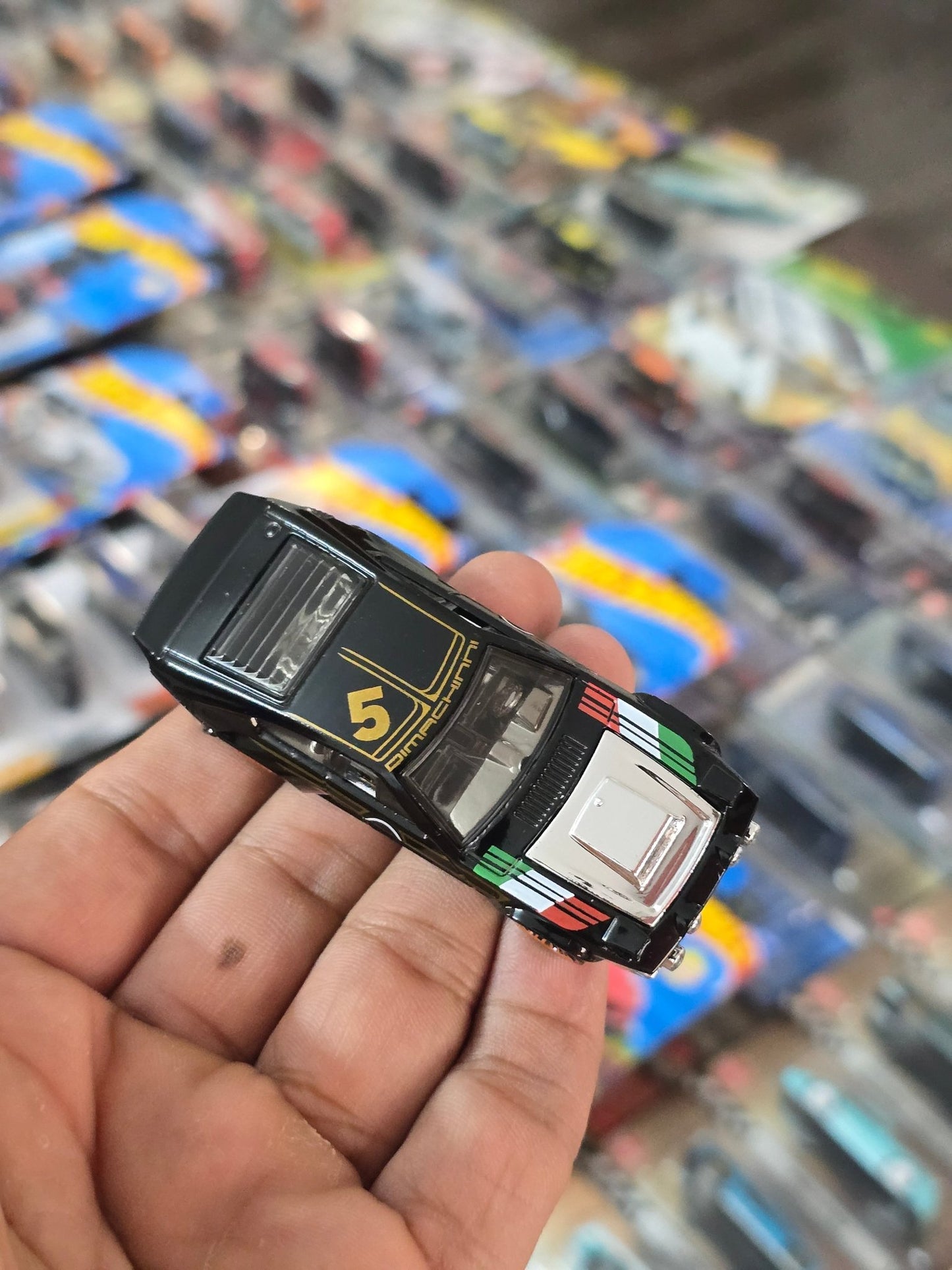 Hot Wheels Dimachinni Veloce - Black (Uncarded) - Kinder Logs