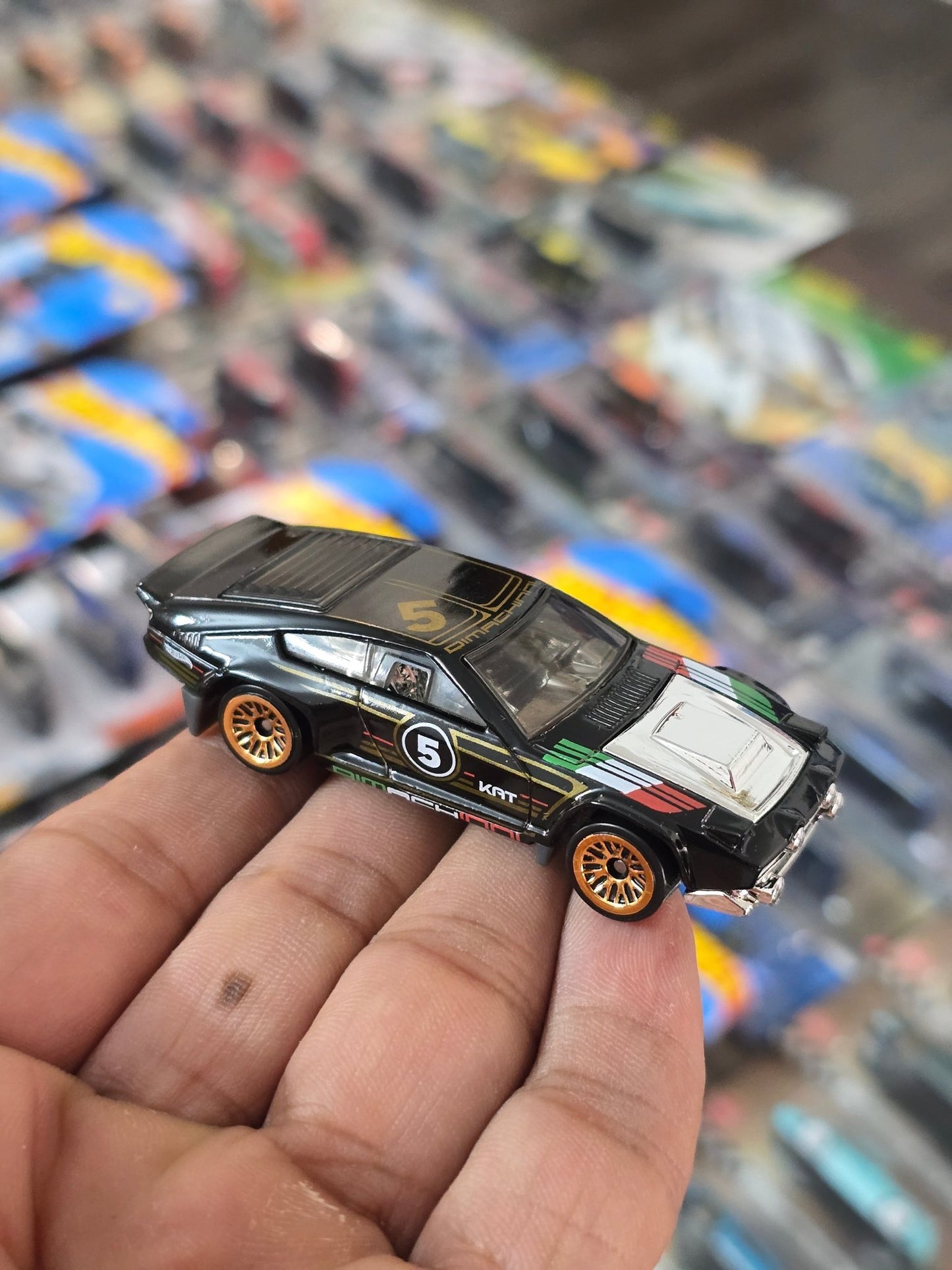 Hot Wheels Dimachinni Veloce - Black (Uncarded) - Kinder Logs