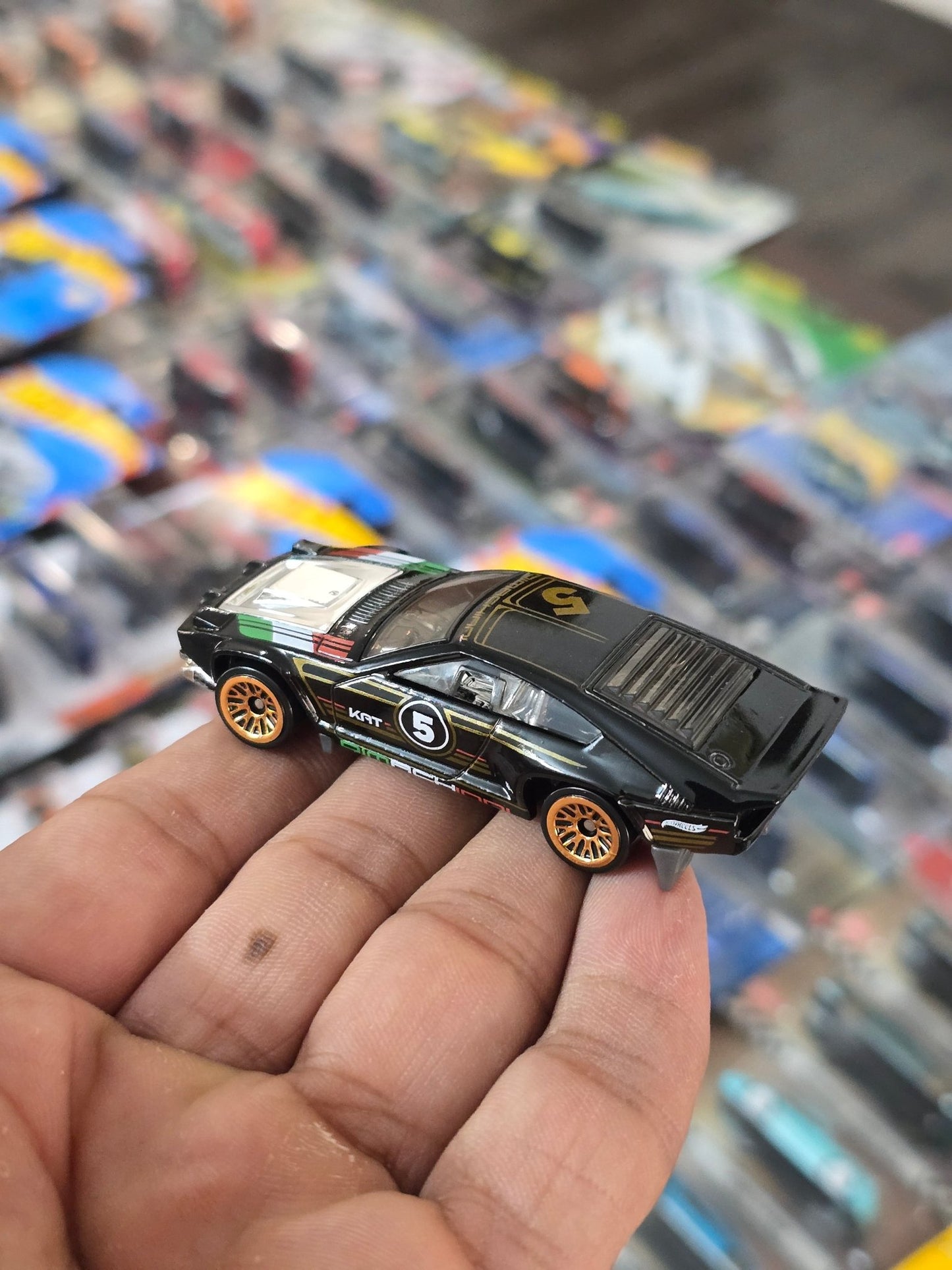 Hot Wheels Dimachinni Veloce - Black (Uncarded) - Kinder Logs