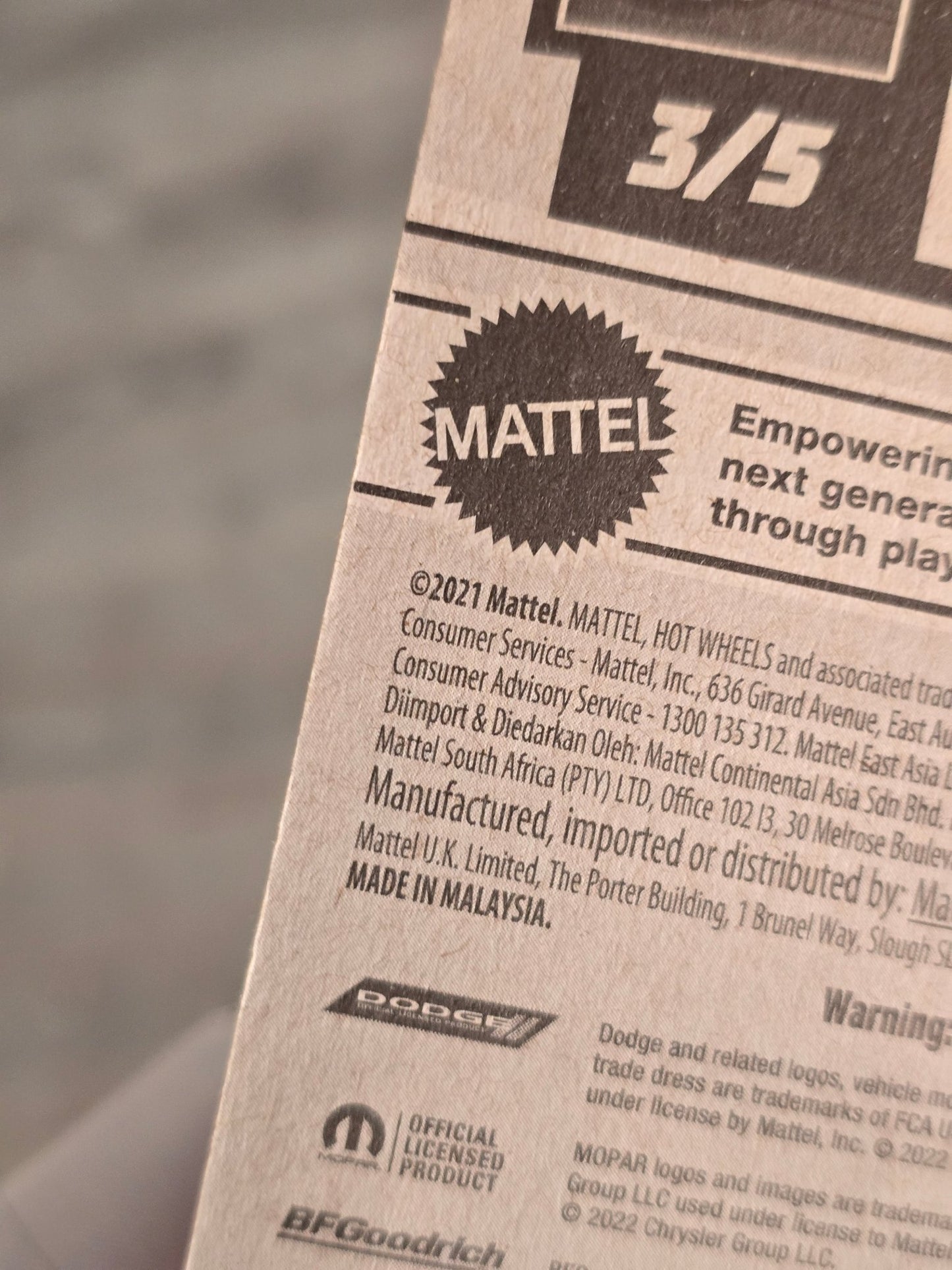 Hot Wheels Dodge Challenger Drift Car - 426 Mopar - White (2021 Imported) - Kinder Logs