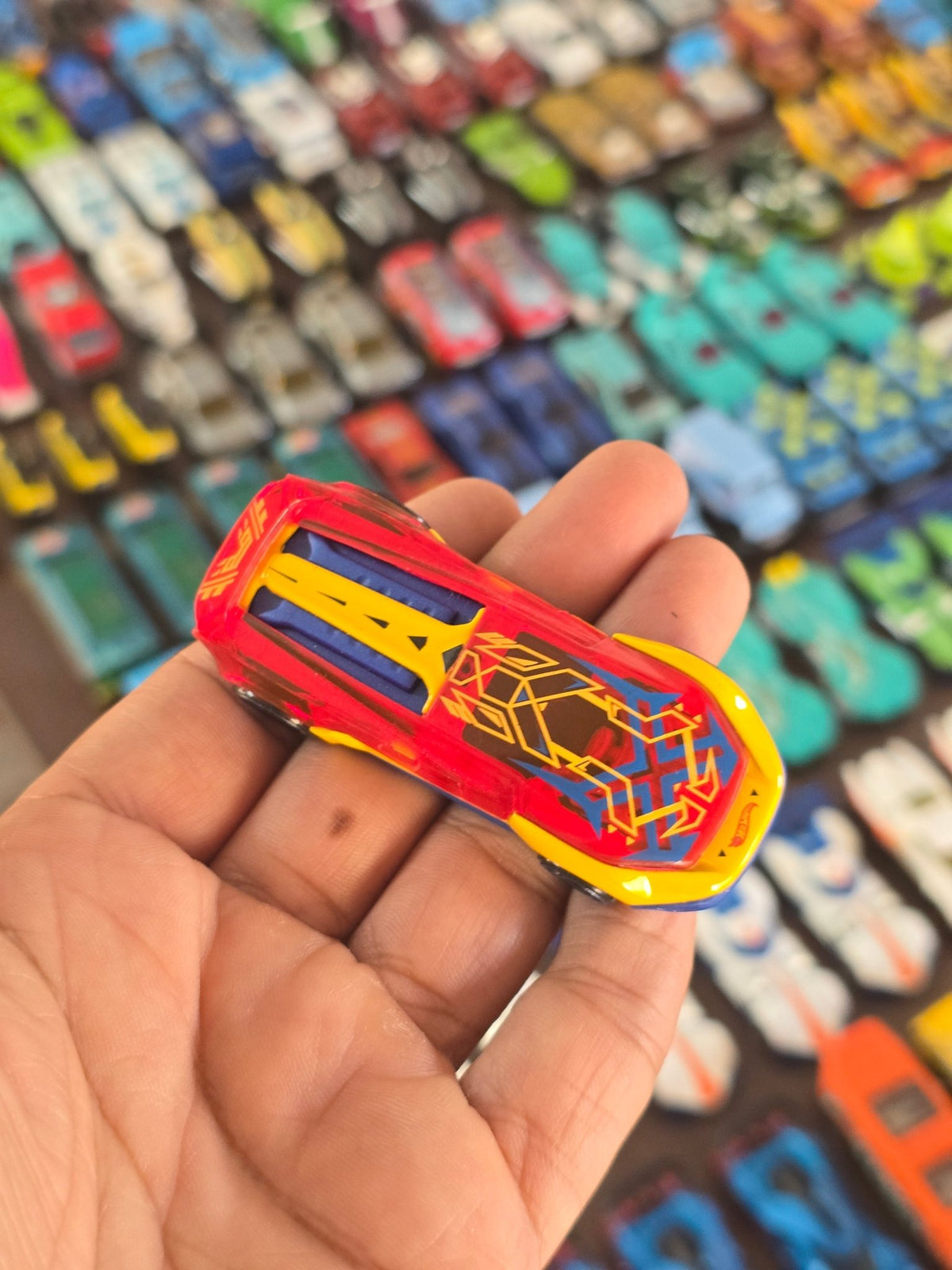 Hot Wheels El Viento (Uncarded - New) - Kinder Logs
