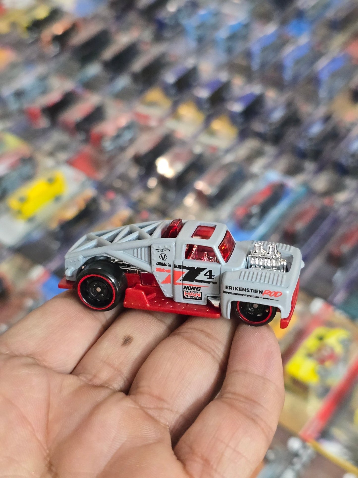 Hot Wheels Erikenstein Rod - Grey (Uncarded) - Kinder Logs