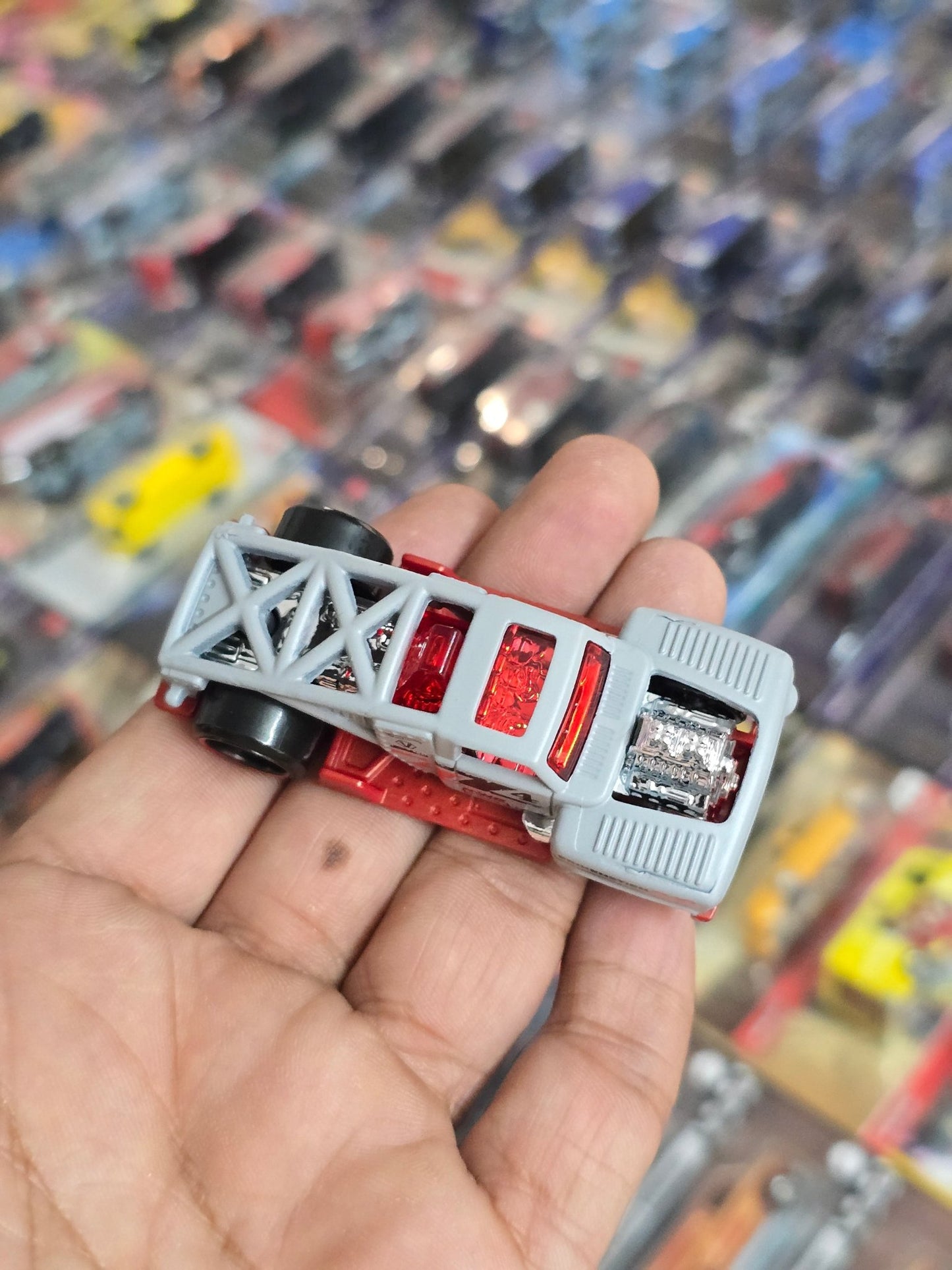 Hot Wheels Erikenstein Rod - Grey (Uncarded) - Kinder Logs