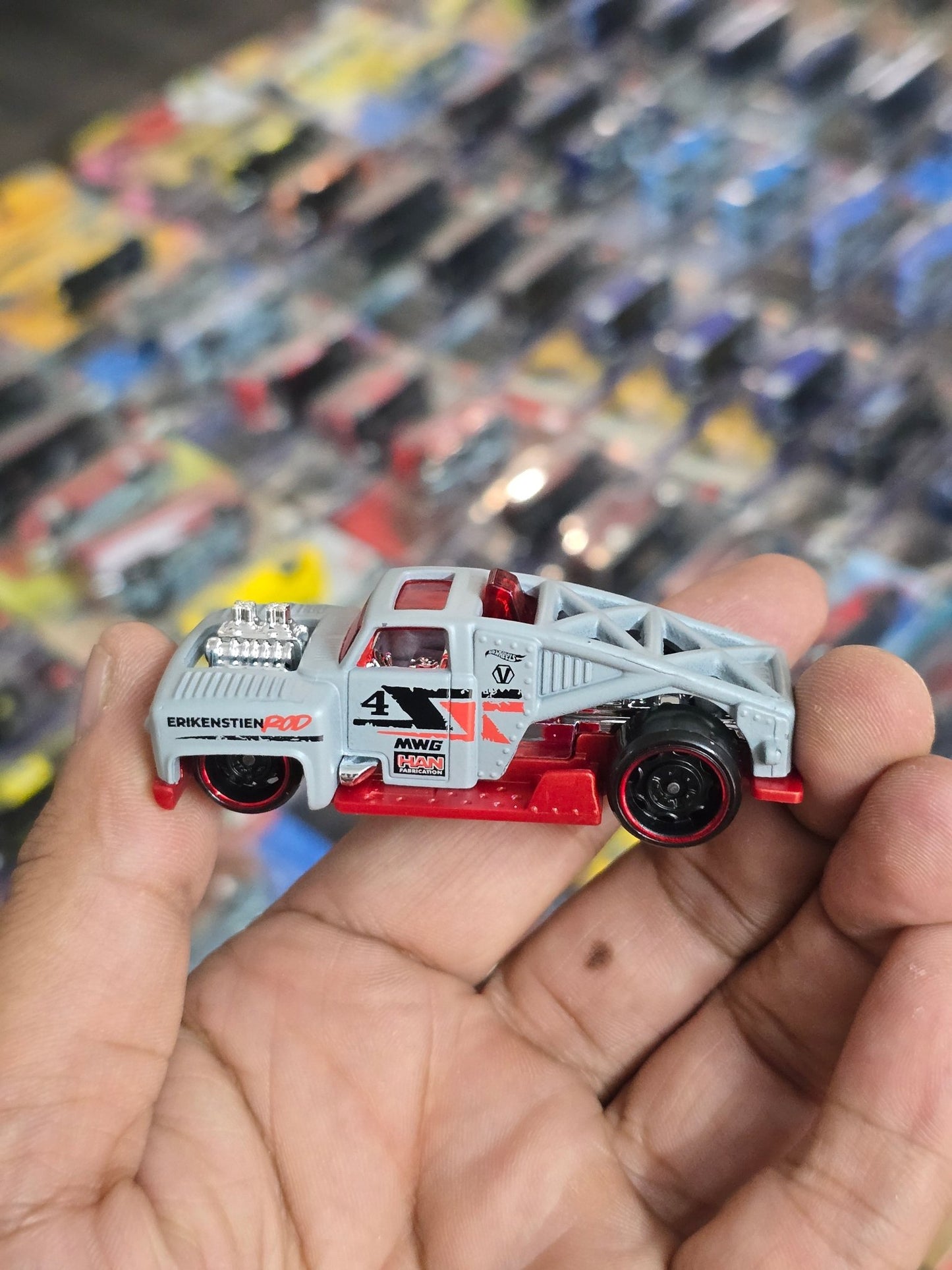 Hot Wheels Erikenstein Rod - Grey (Uncarded) - Kinder Logs
