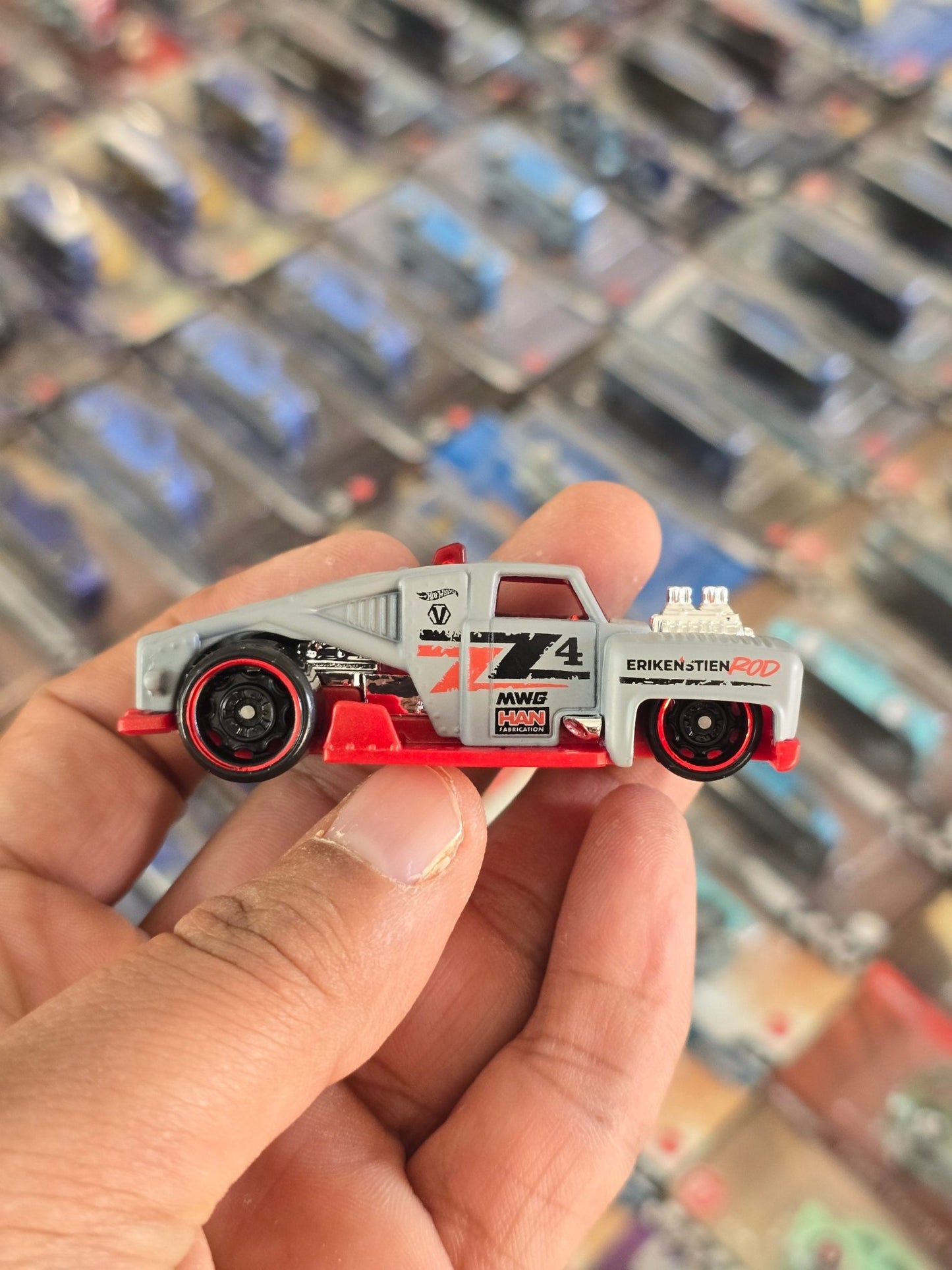 Hot Wheels Erikenstein Rod - Grey (Uncarded) - Kinder Logs