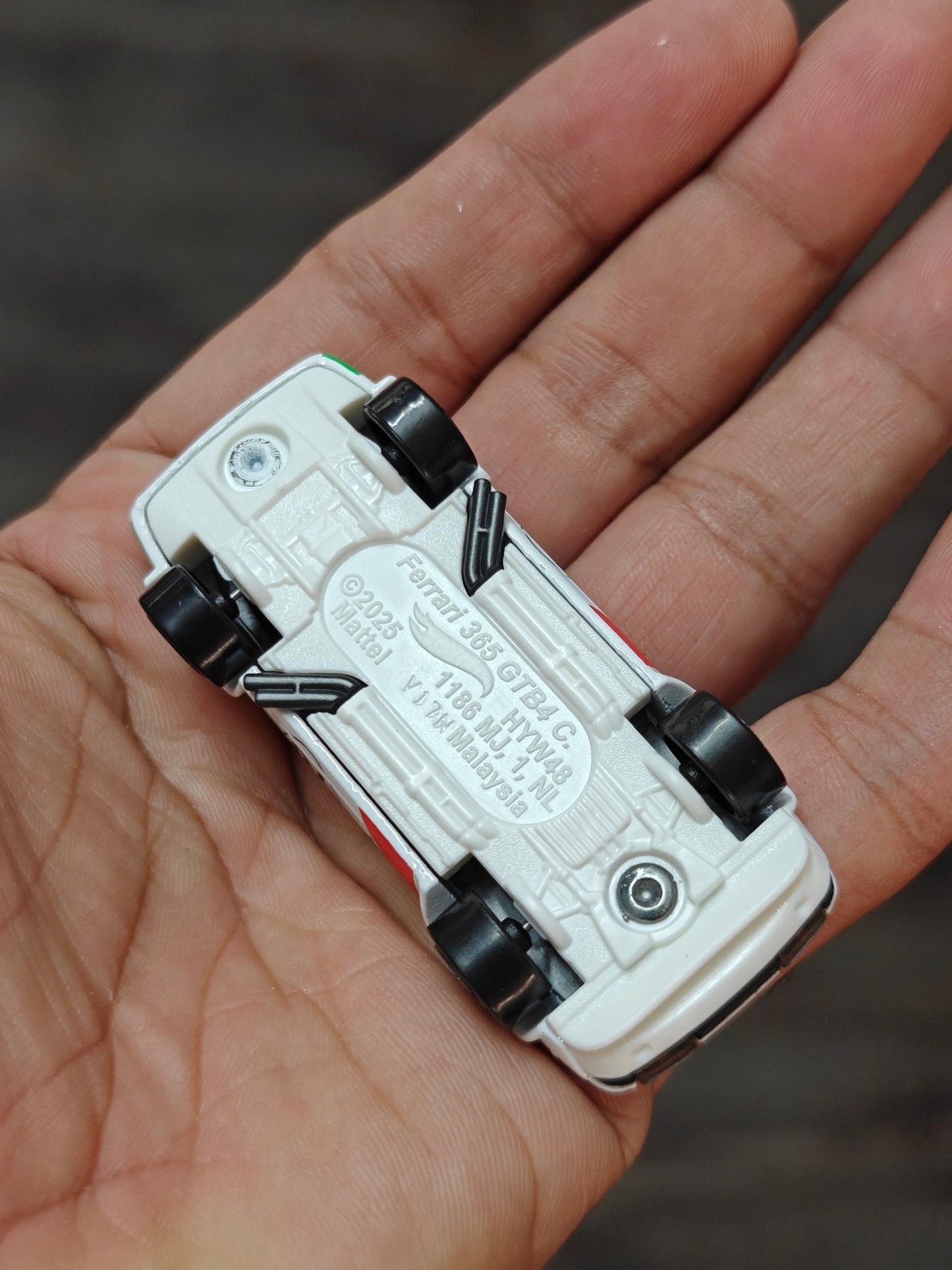 Hot Wheels Ferrari 365 GTB4 Competizione - White 2026 (Uncarded - New) - Kinder Logs