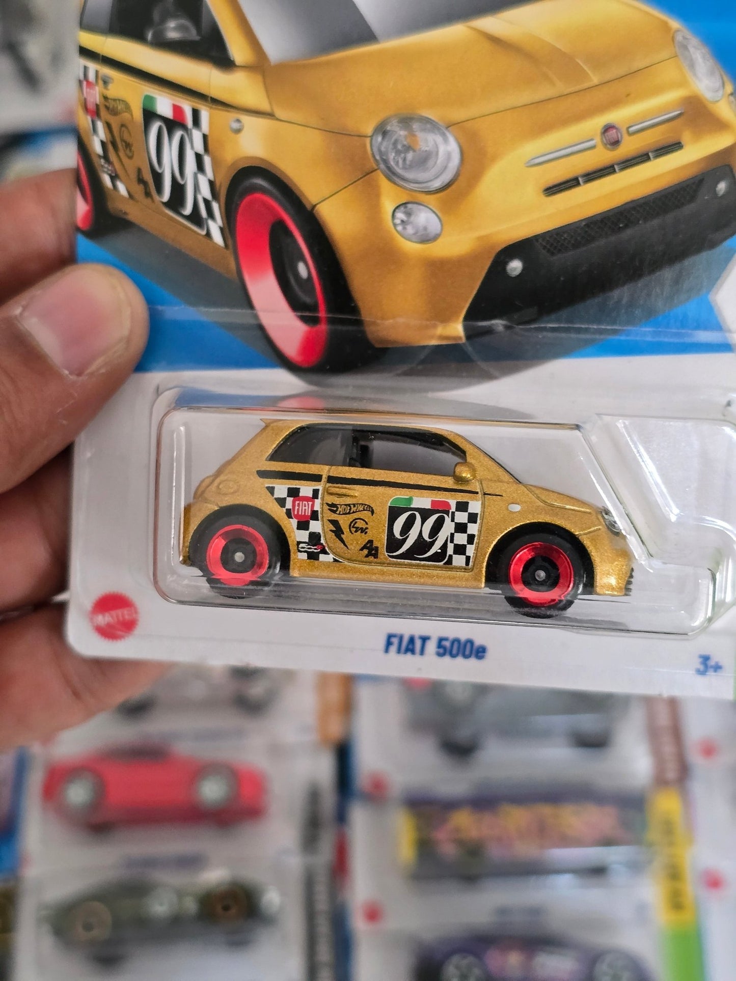 Hot Wheels Fiat 500e - Gold (Imported) - Kinder Logs