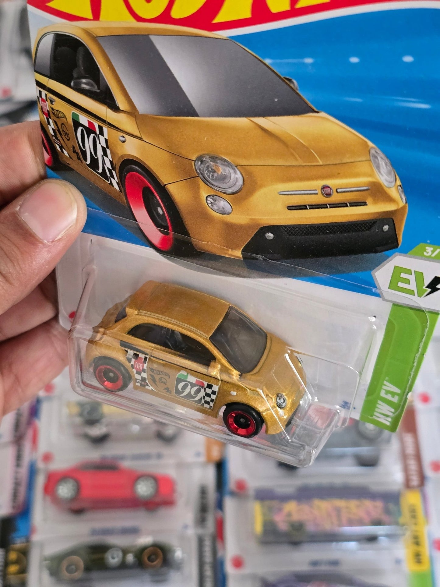 Hot Wheels Fiat 500e - Gold (Imported) - Kinder Logs