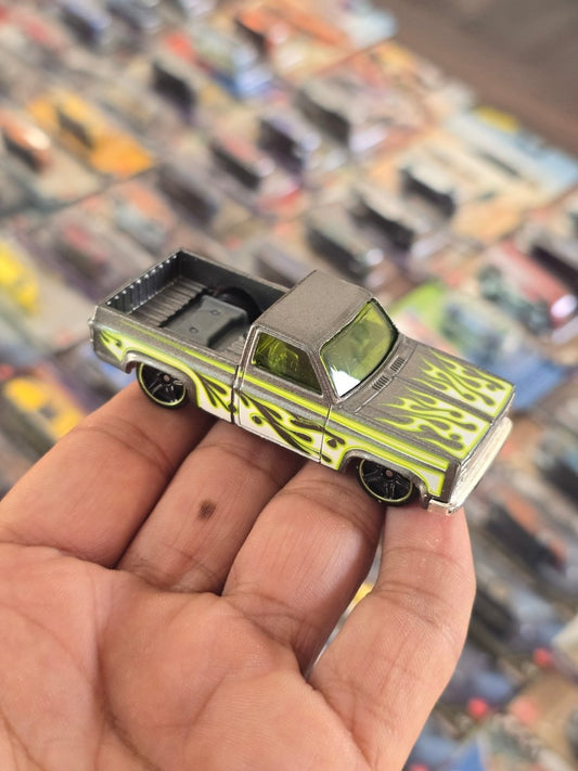 Hot Wheels Flames 1983 Chevy Silverado (Uncarded) - Kinder Logs