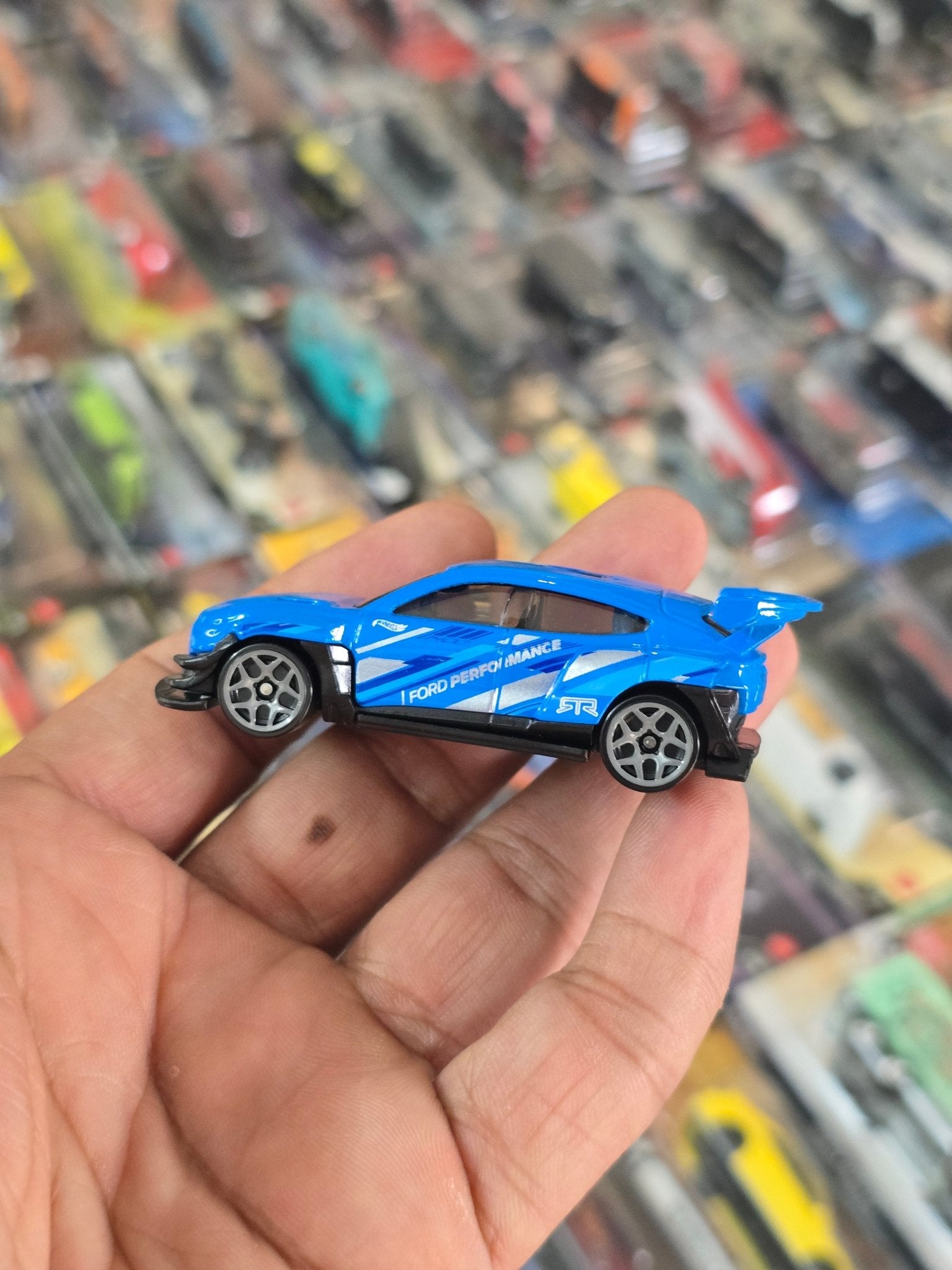 Hot Wheels Ford Mustang Mach - E 1400 - Blue (Uncarded) - Kinder Logs