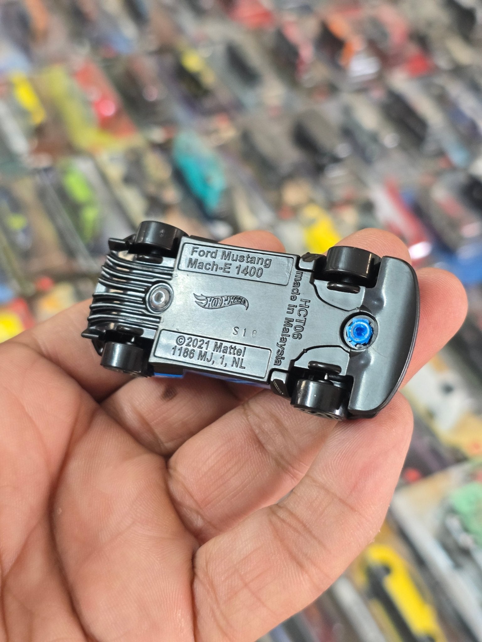 Hot Wheels Ford Mustang Mach - E 1400 - Blue (Uncarded) - Kinder Logs