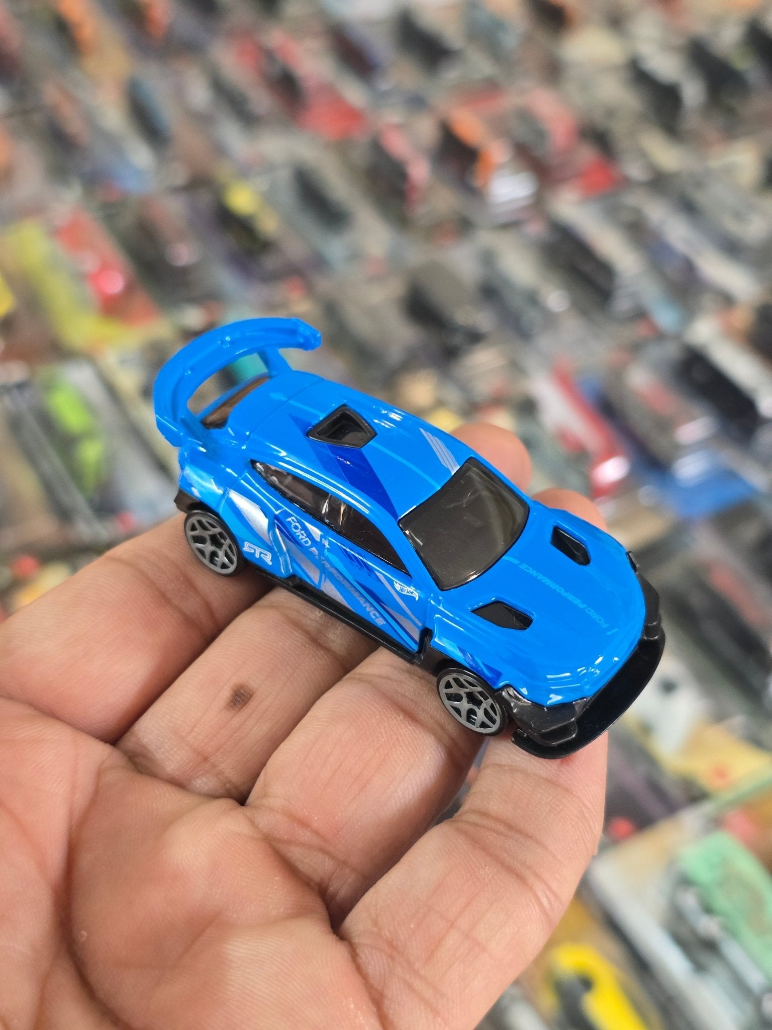 Hot Wheels Ford Mustang Mach - E 1400 - Blue (Uncarded) - Kinder Logs