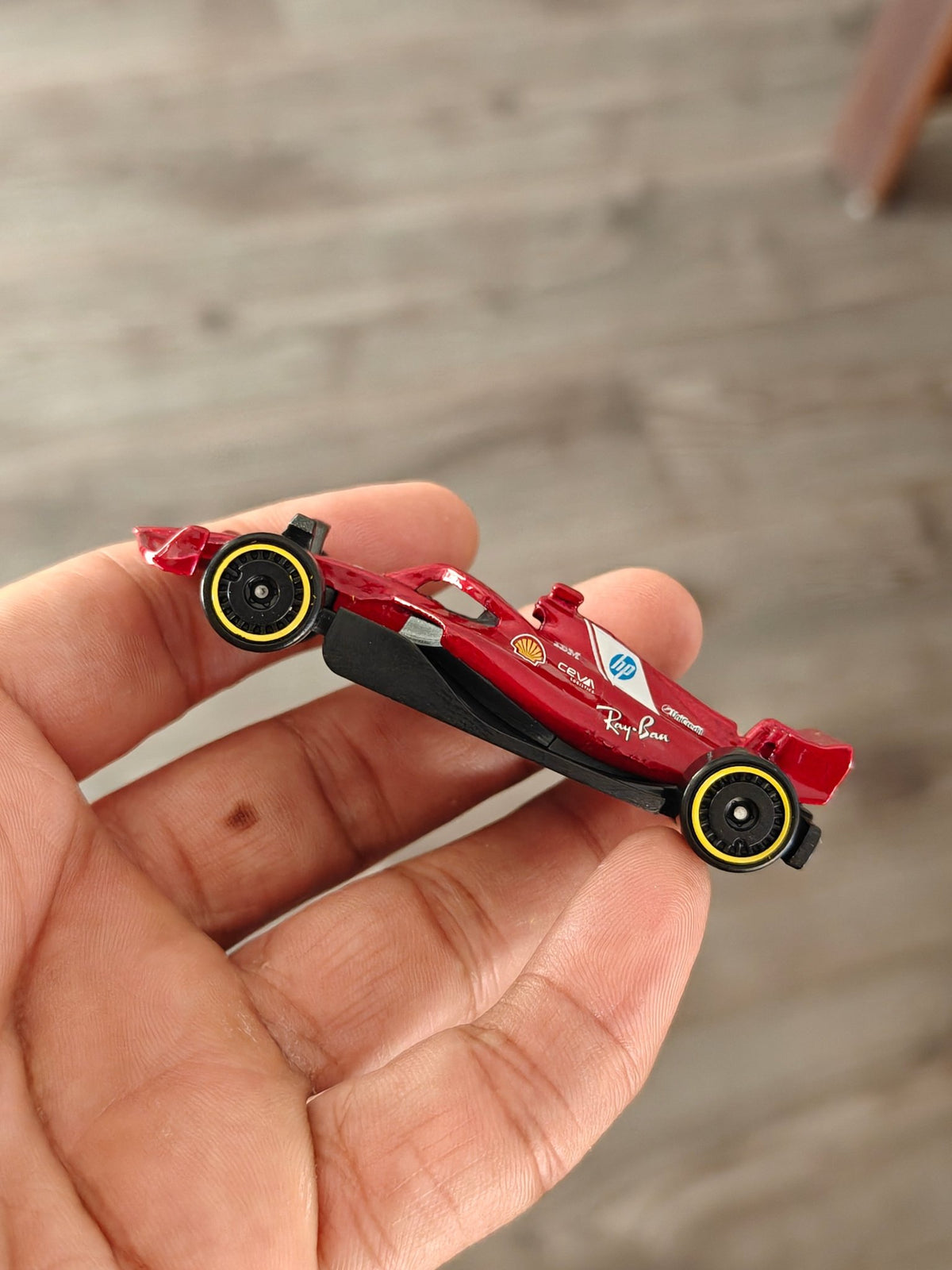 Hot Wheels Formula 1 Scuderia Ferrari HP - Red (Uncarded - New) - Kinder Logs