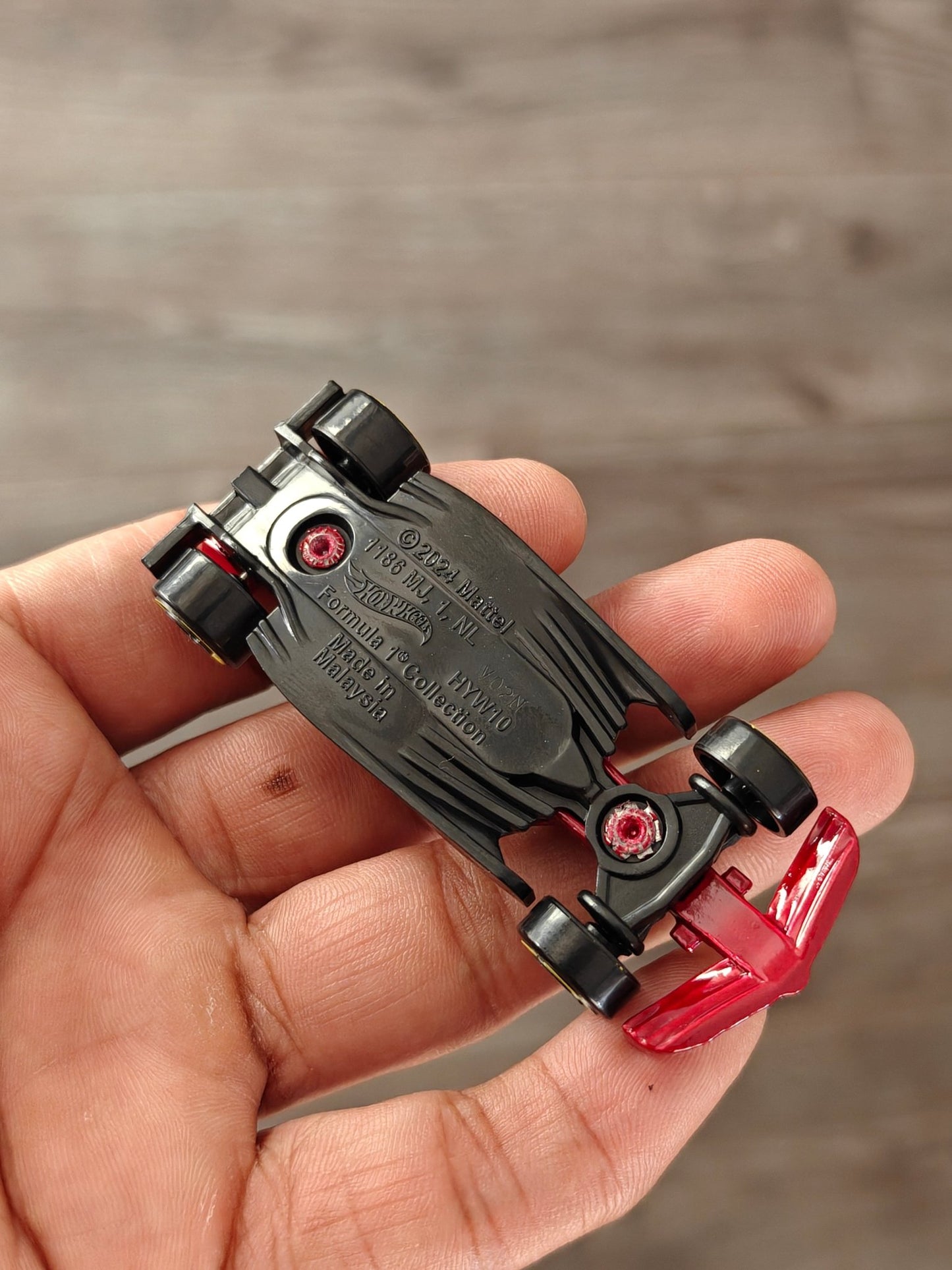 Hot Wheels Formula 1 Scuderia Ferrari HP - Red (Uncarded - New) - Kinder Logs