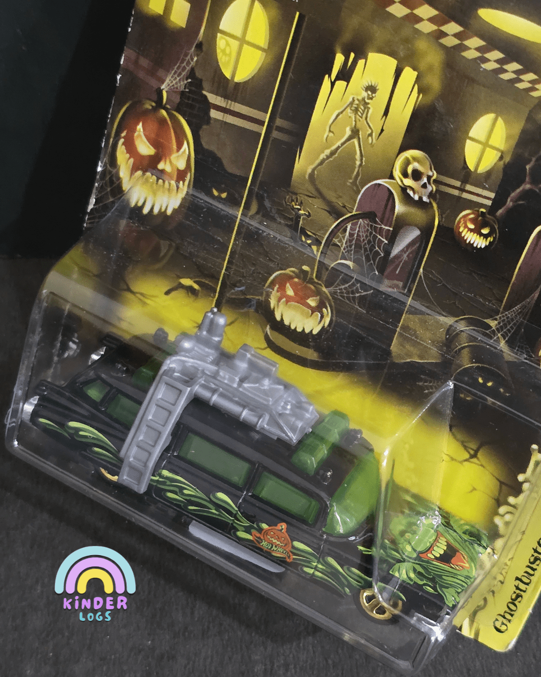Hot Wheels Ghostbusters ECTO - 1 Halloween Edition (Imported) - Kinder Logs