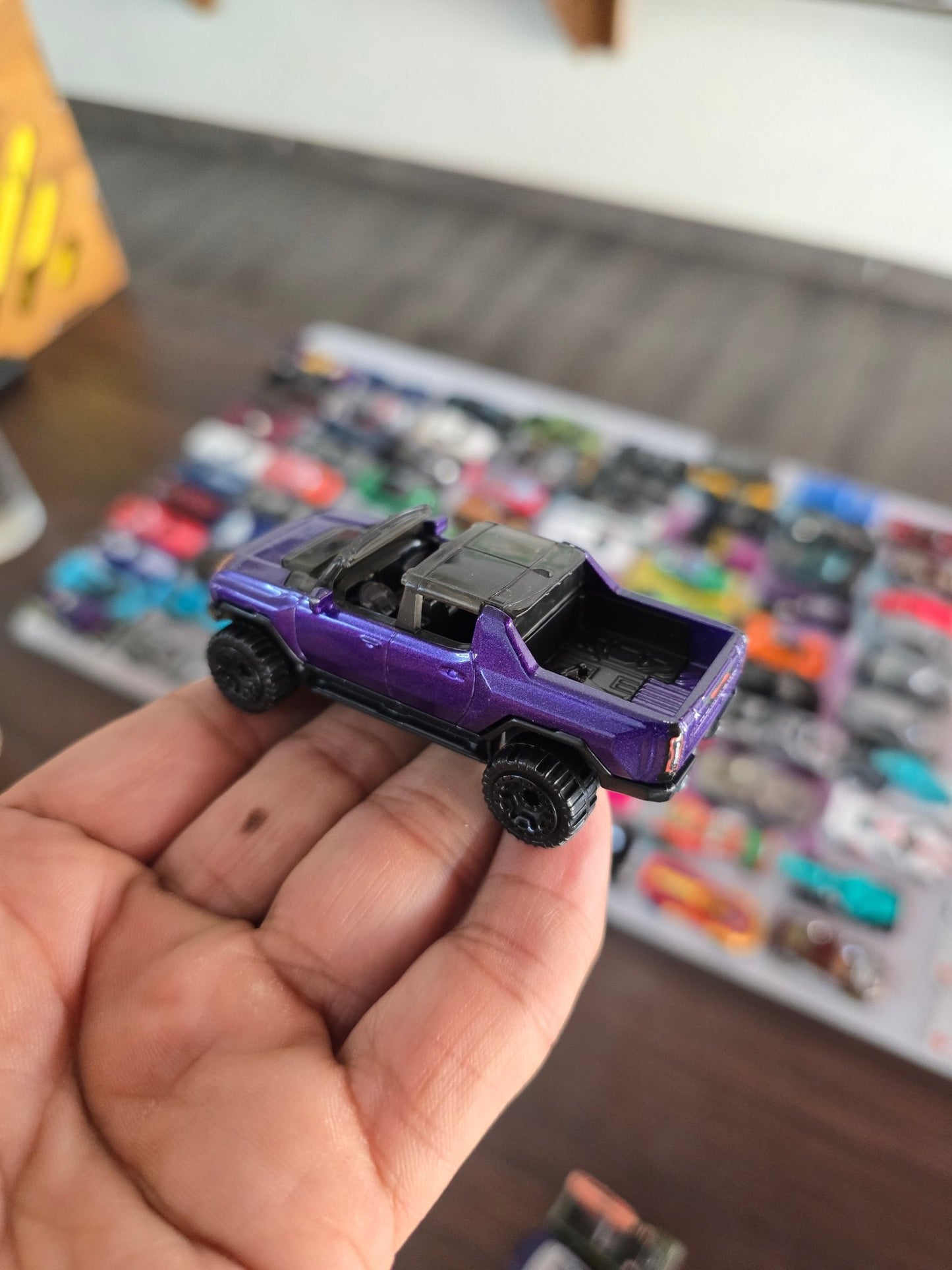 Hot Wheels GMC Hummer EV - Purple (Uncarded) - Kinder Logs