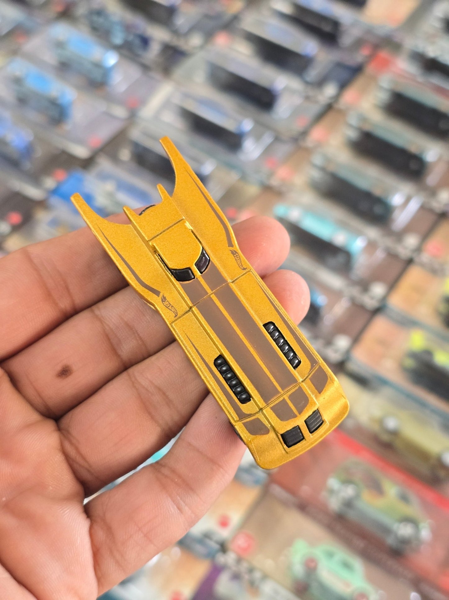 Hot Wheels Gold Batmobile - The Animated Series (Uncarded) - Kinder Logs
