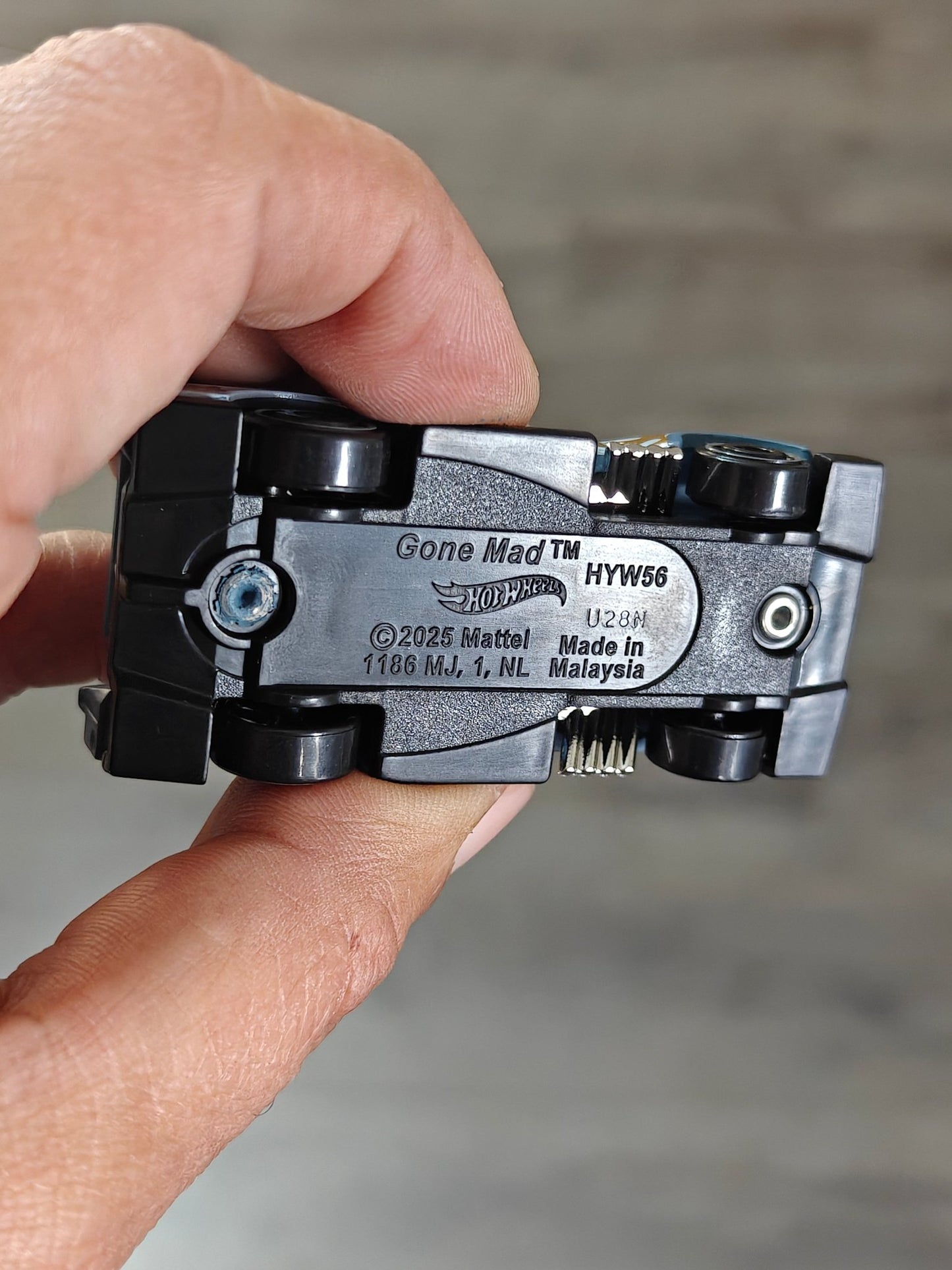 Hot Wheels 'GONE MAD' (Uncarded - New) - Kinder Logs