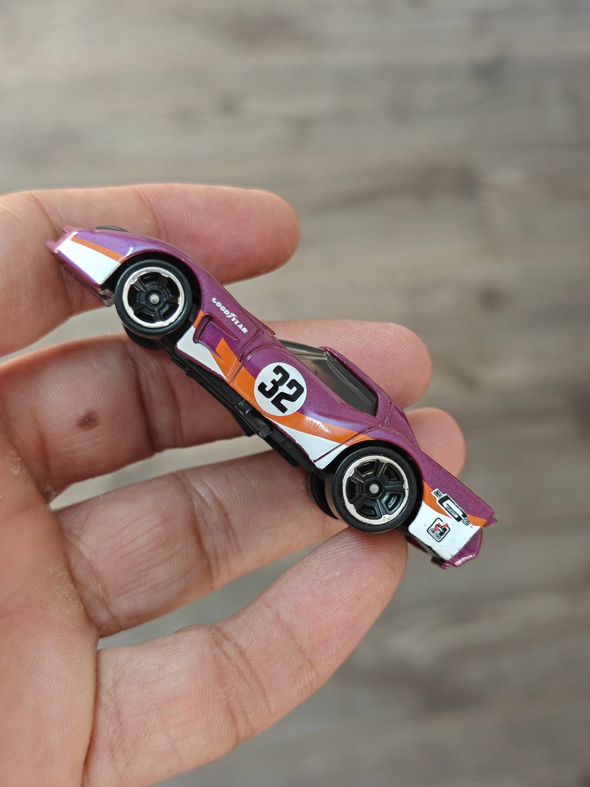 Hot Wheels Greenwood Chevrolet Corvette (Uncarded - New) - Kinder Logs