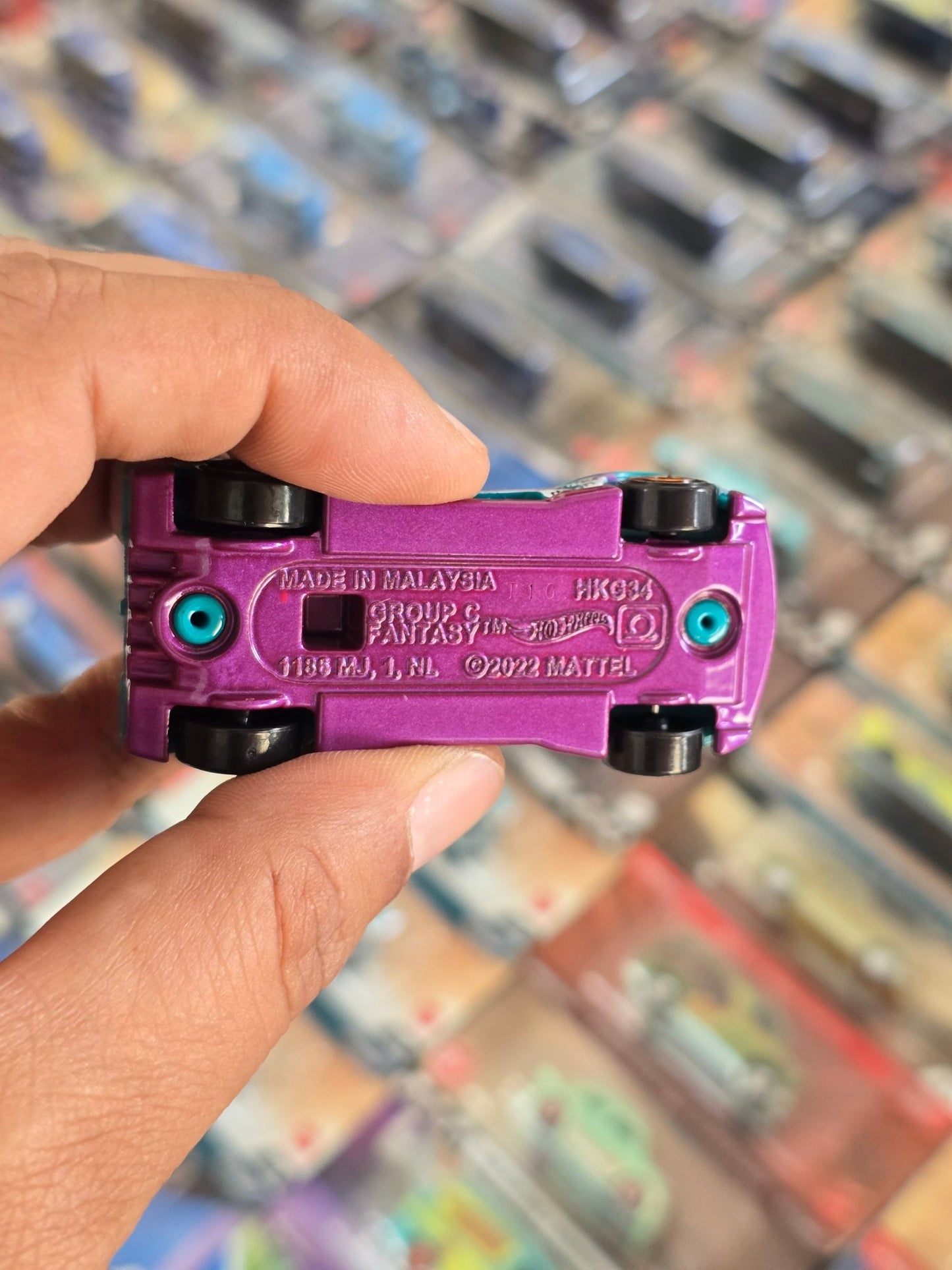 Hot Wheels Group C Fantasy - Teal (Uncarded) - Kinder Logs