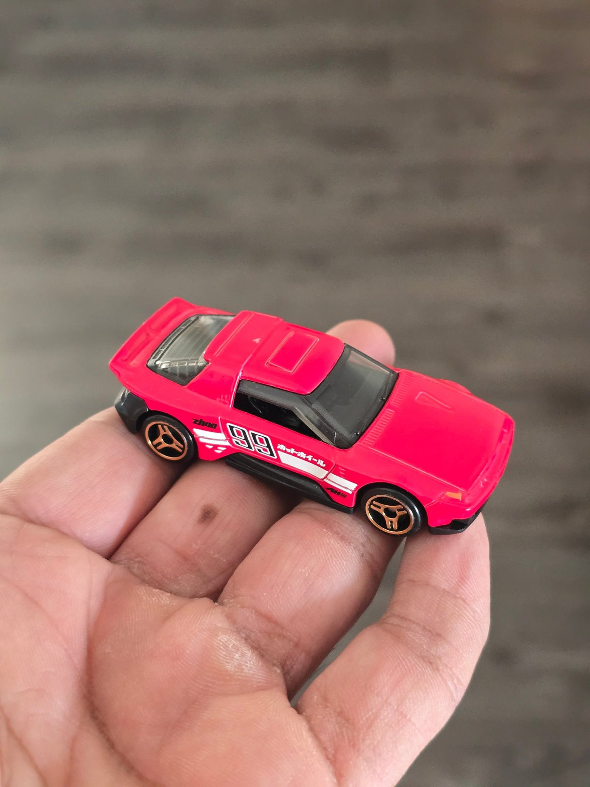 Hot Wheels Hako Type D - Red (Uncarded - New) - Kinder Logs