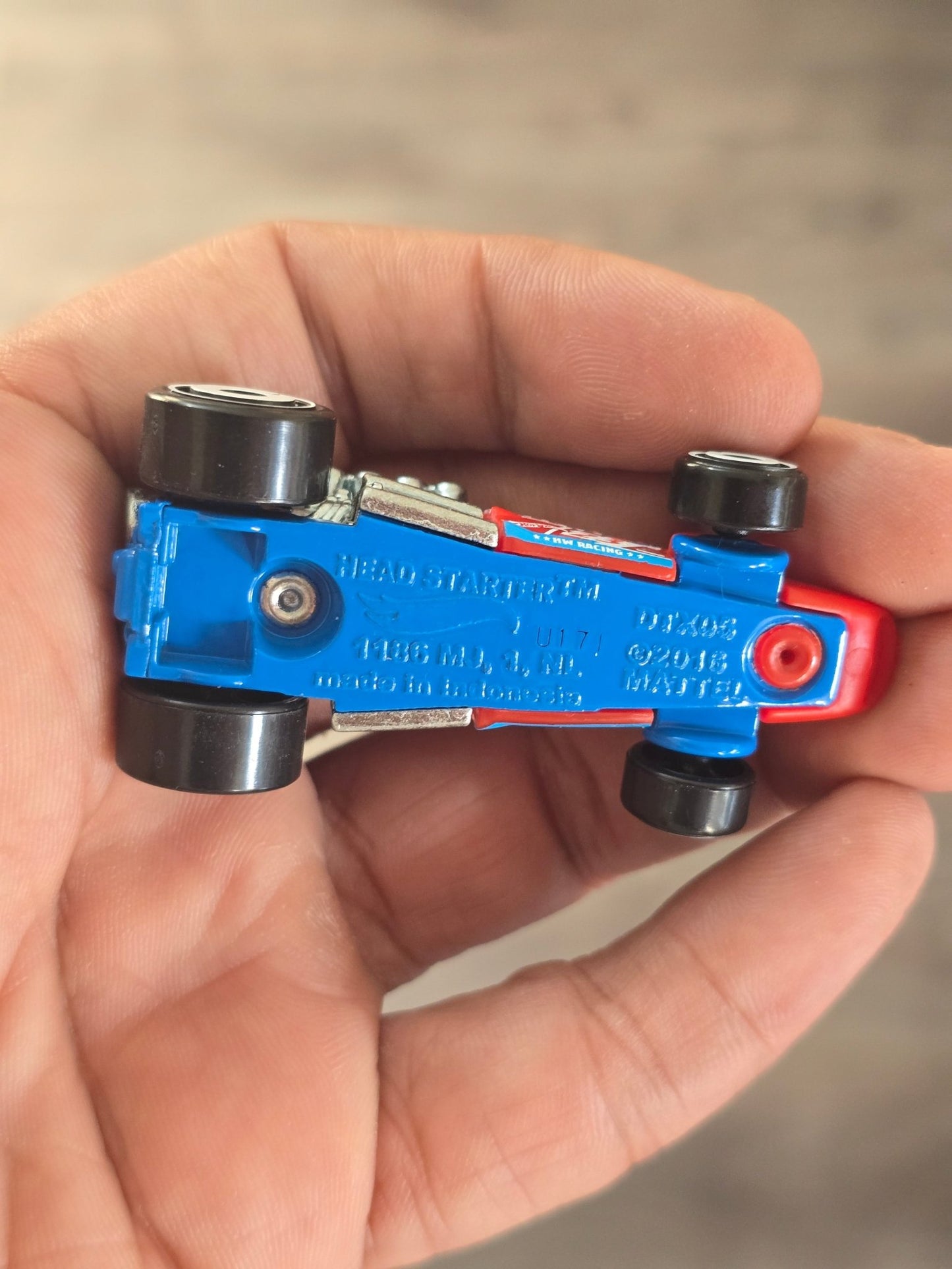 Hot Wheels Head Starter - Red (Uncarded - New) - Kinder Logs